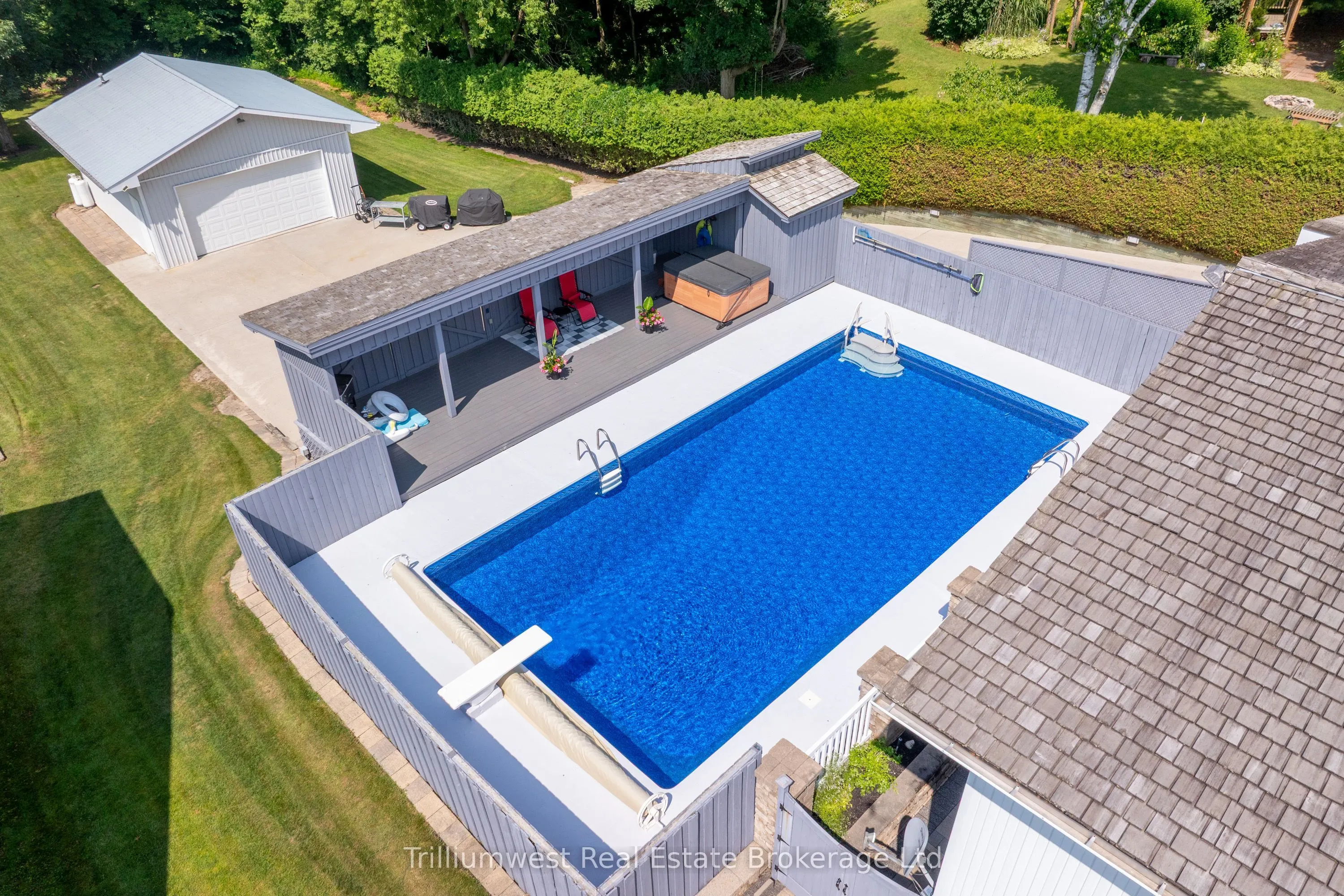 4 Colonial Drive