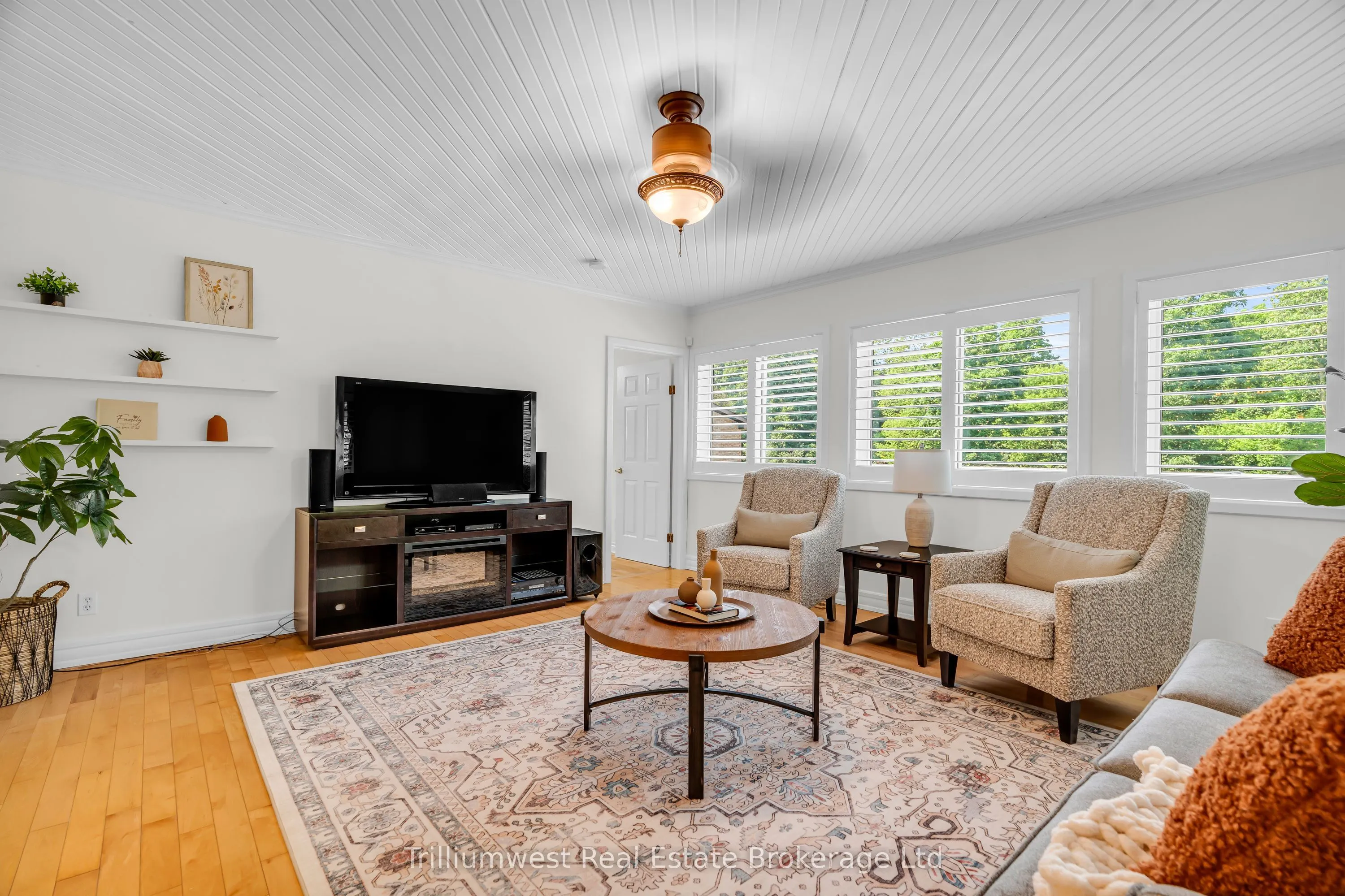 4 Colonial Drive