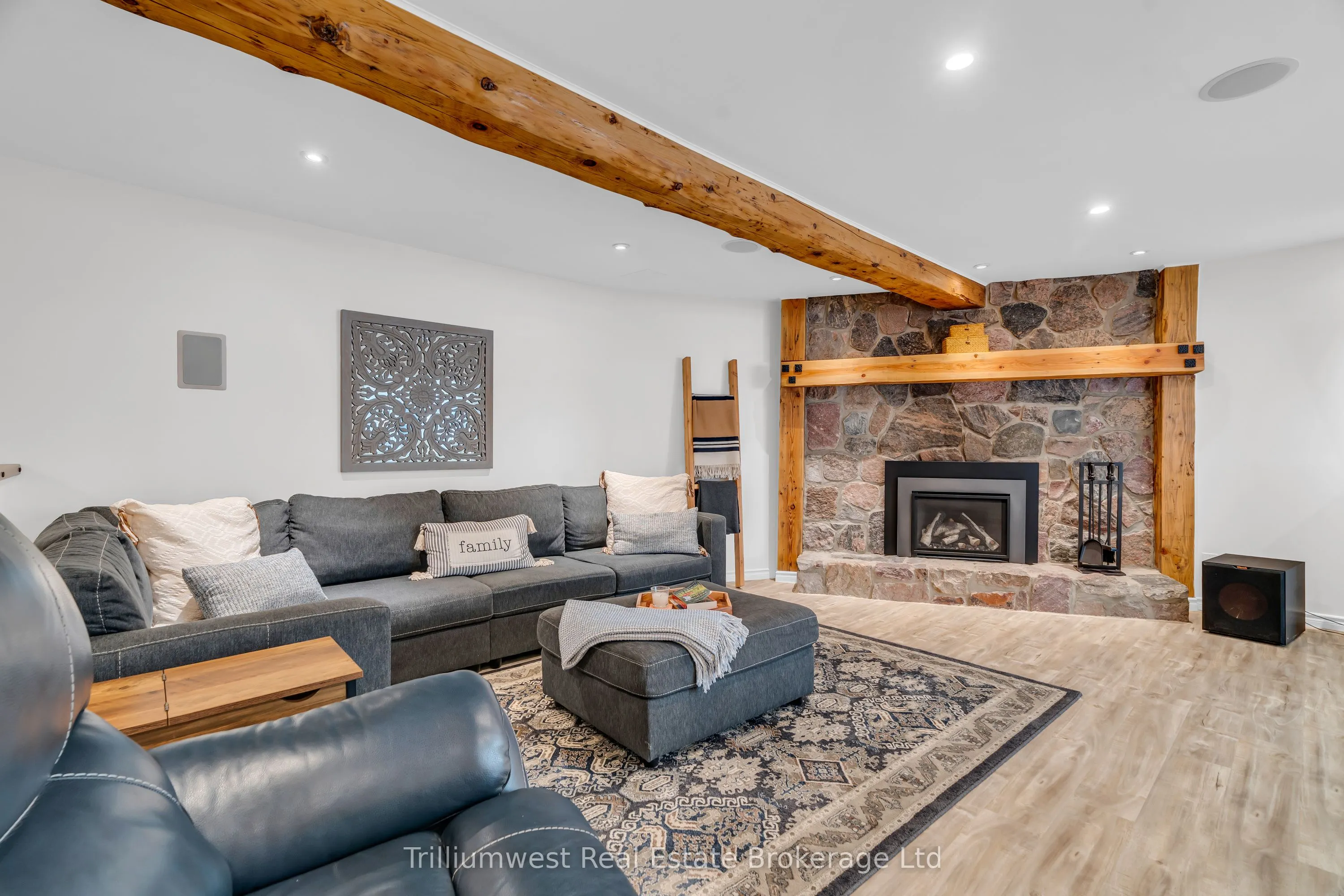 4 Colonial Drive