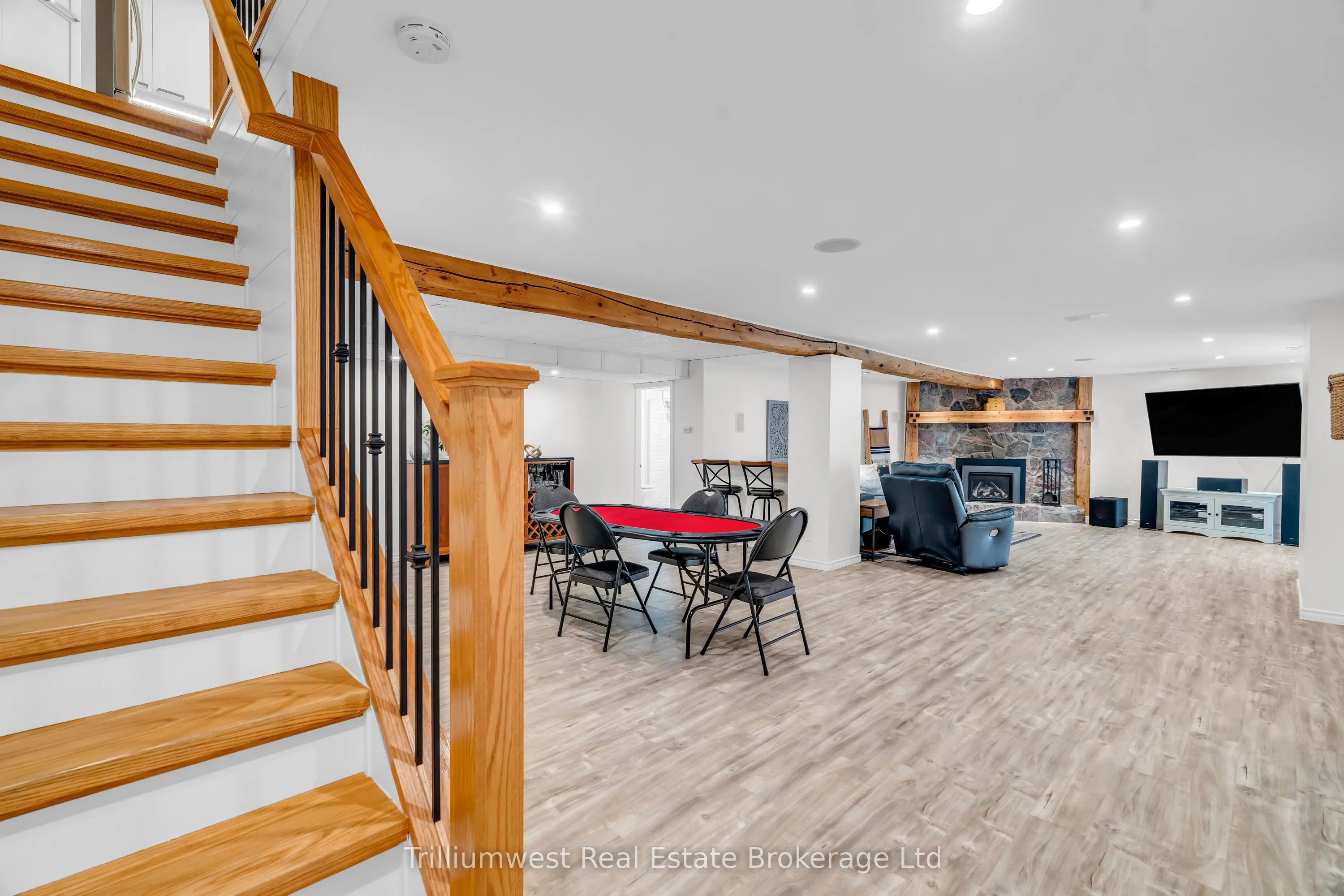 4 Colonial Drive