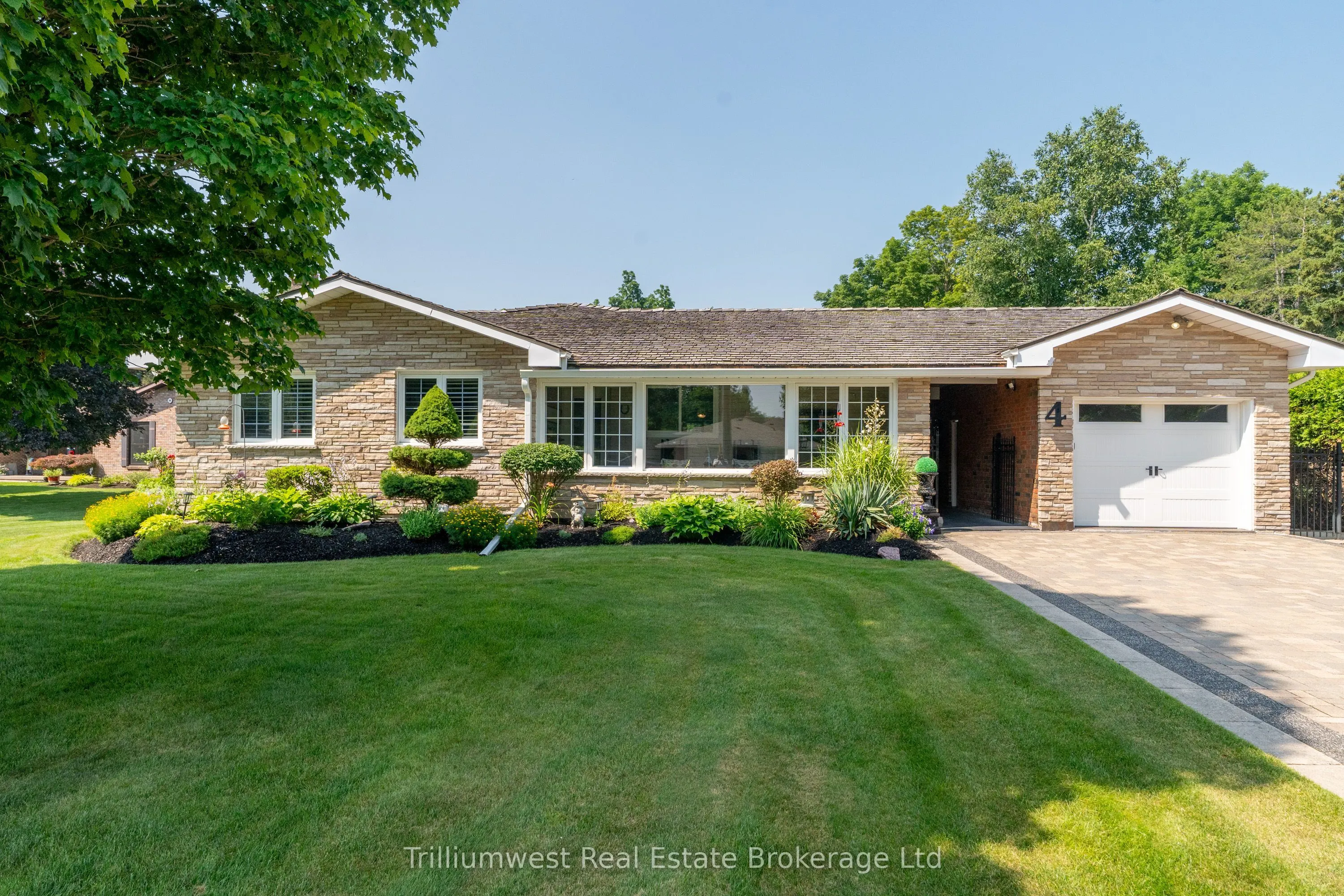 4 Colonial Drive