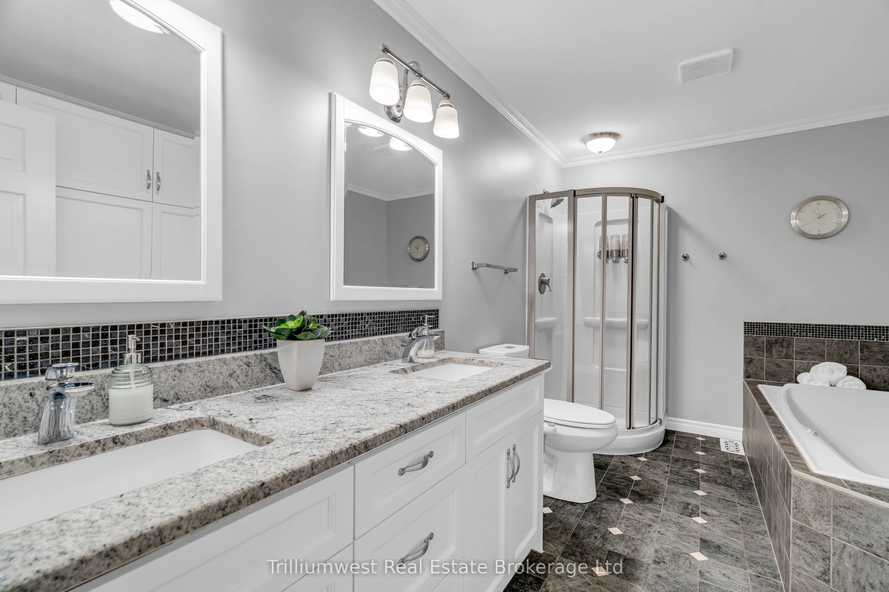 4 Colonial Drive