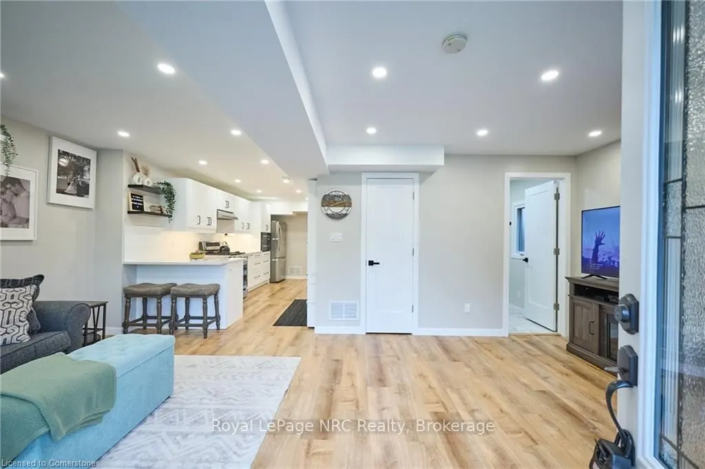 162 Dufferin Avenue