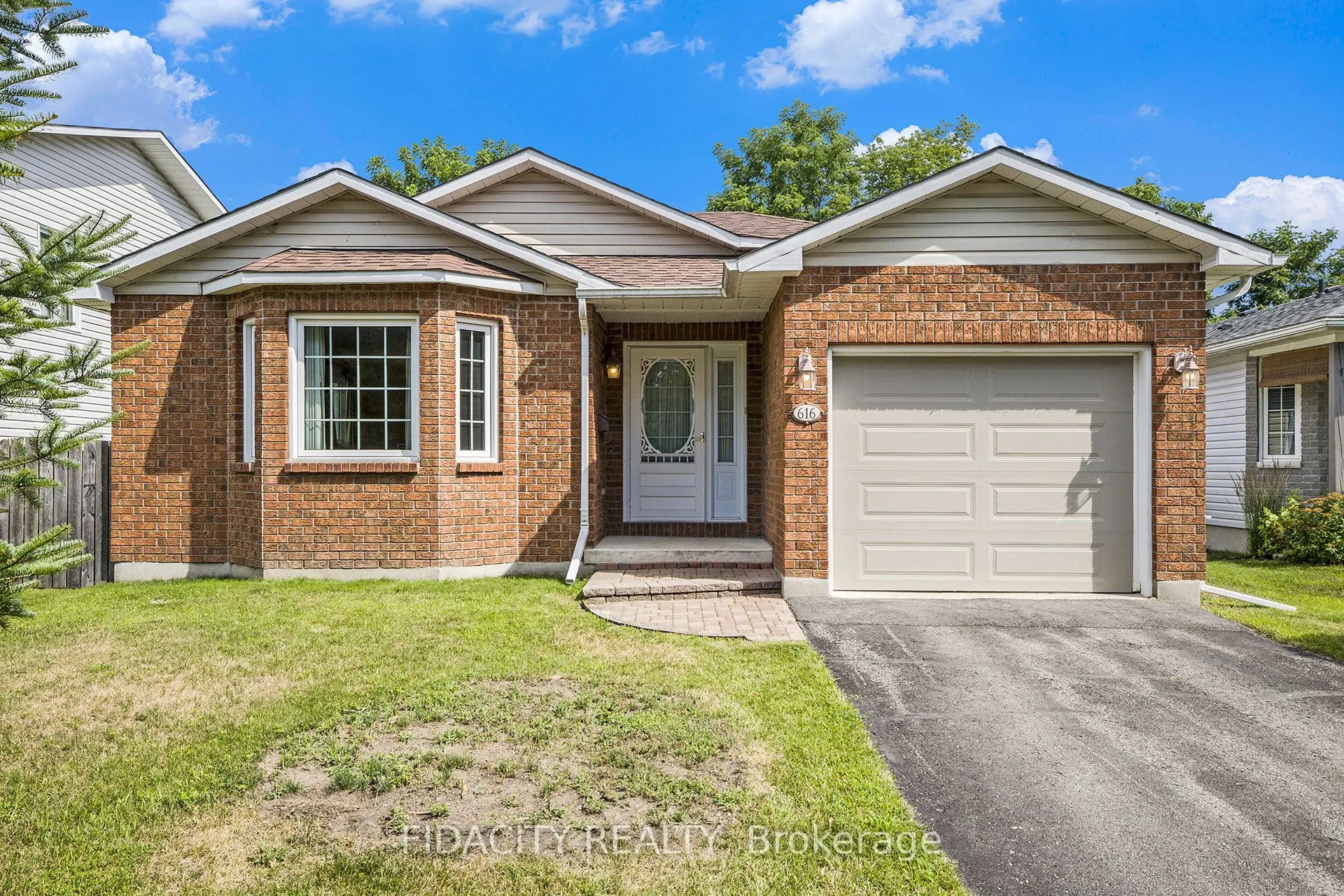 616 Clothier Street E