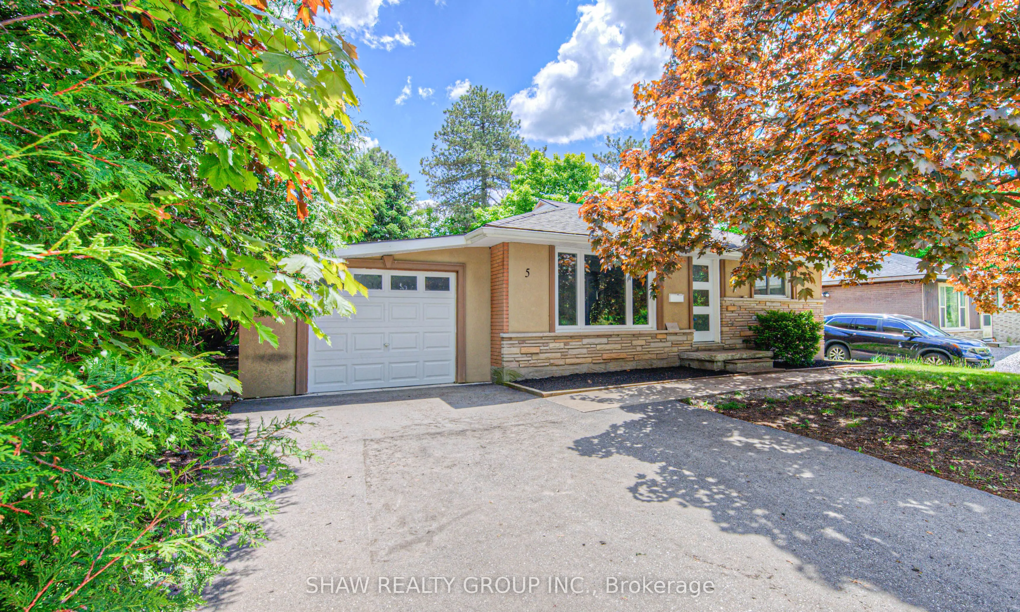5 Alison Avenue