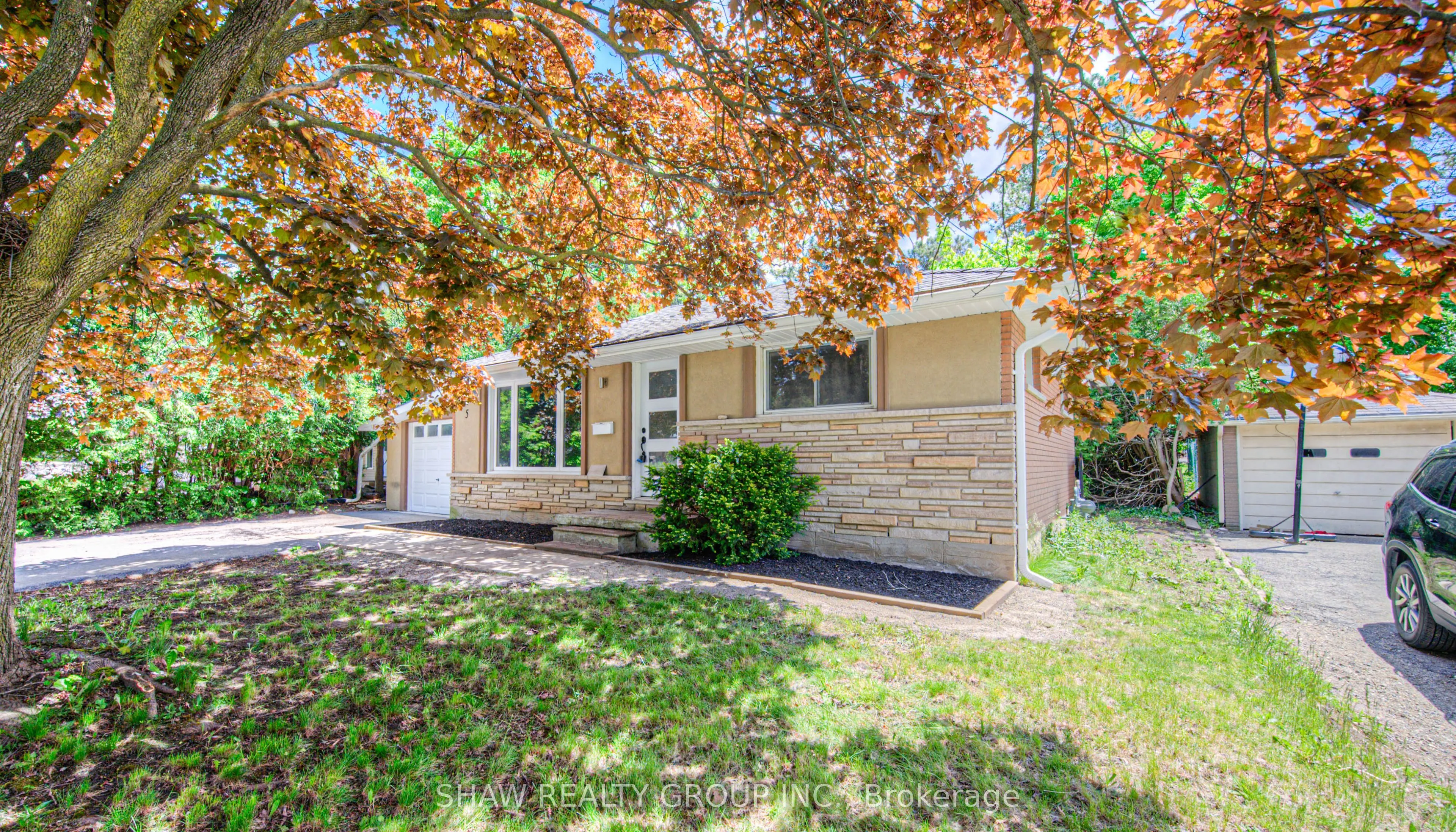 5 Alison Avenue