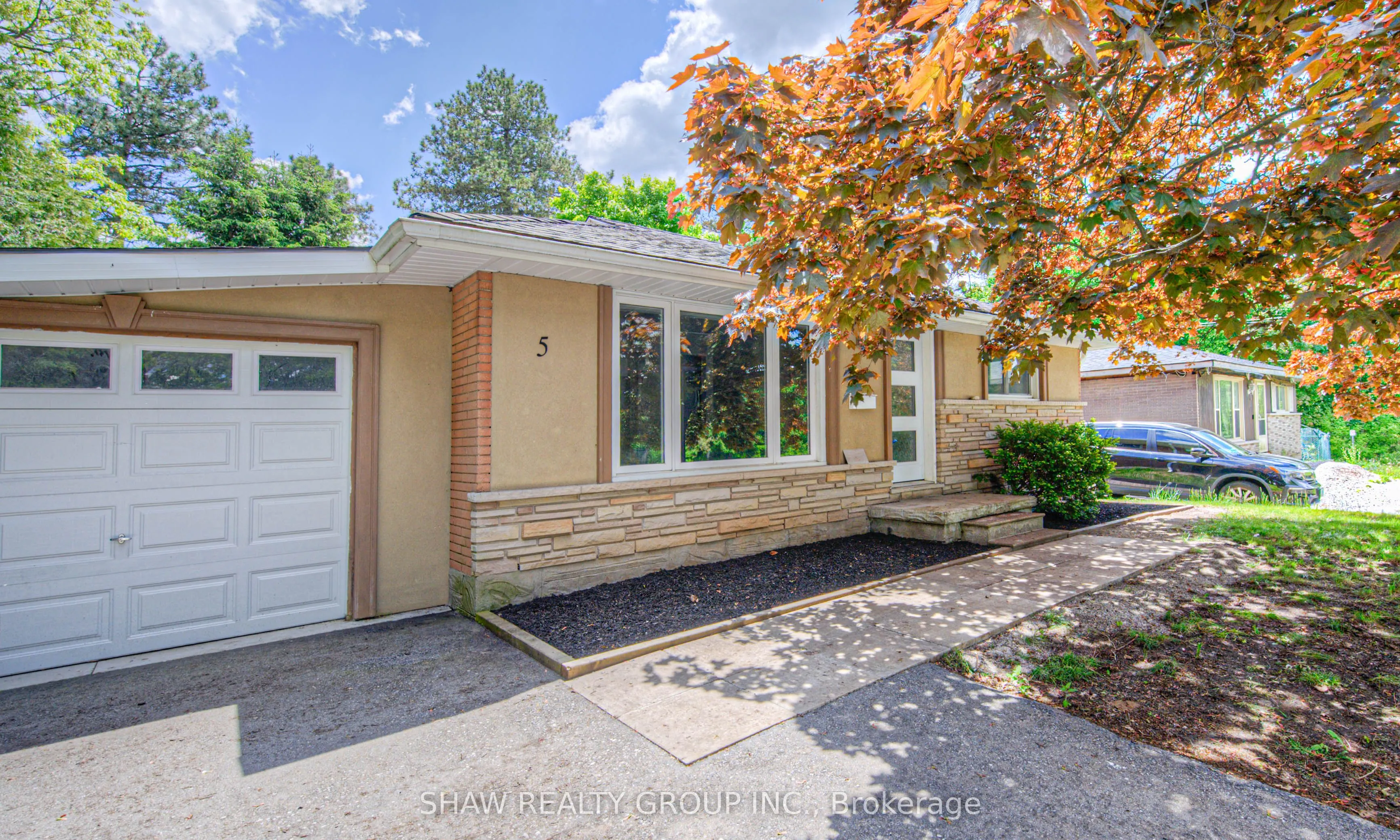 5 Alison Avenue