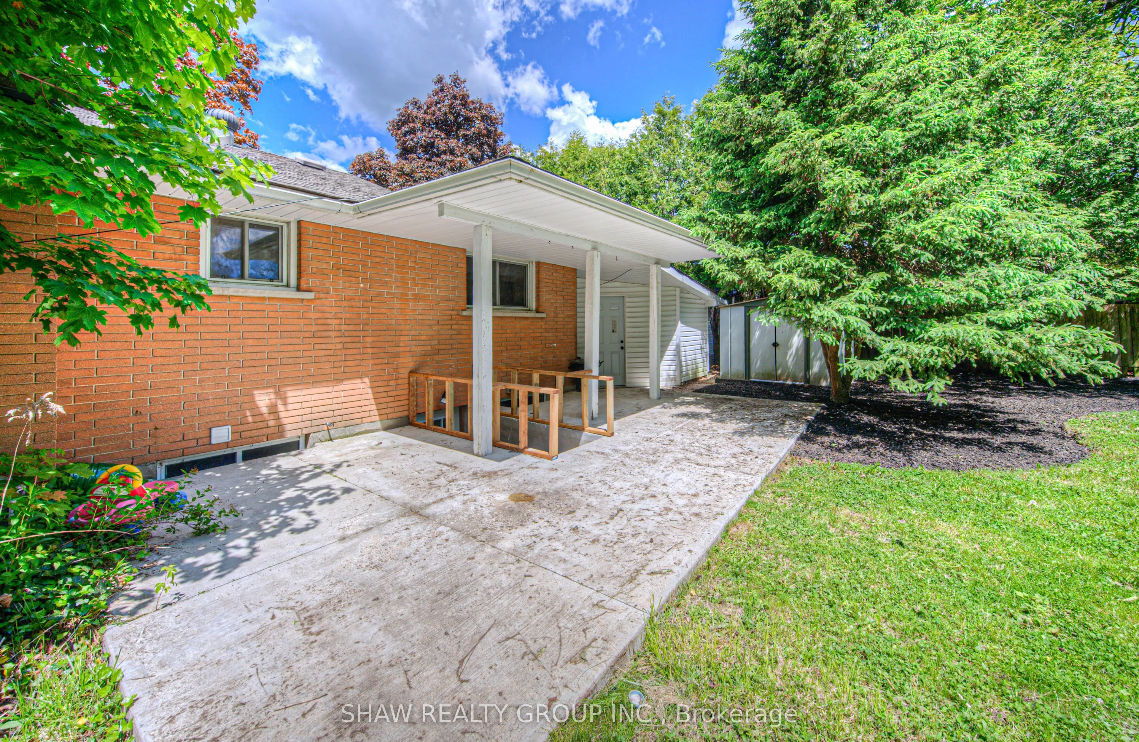 5 Alison Avenue