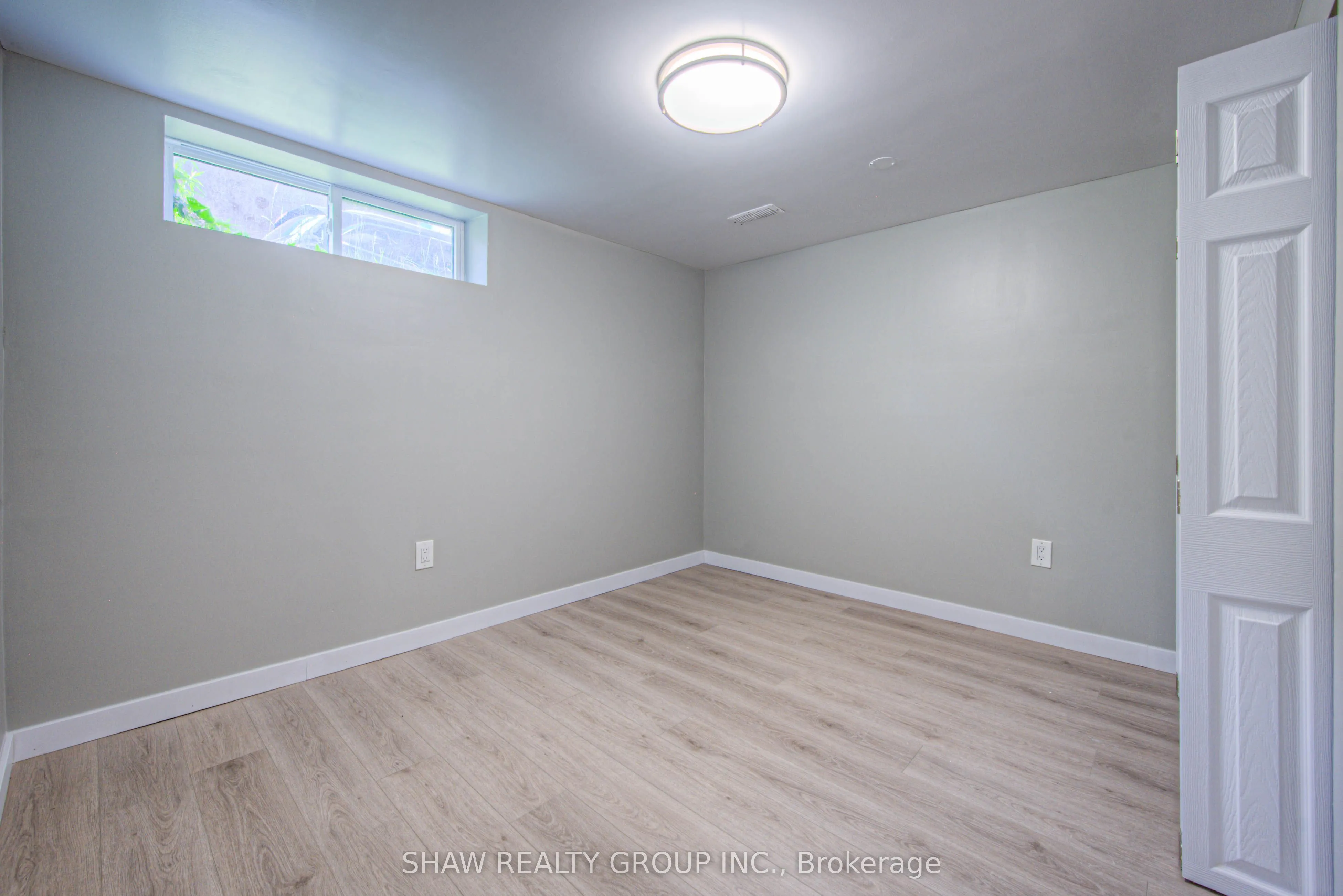 5 Alison Avenue