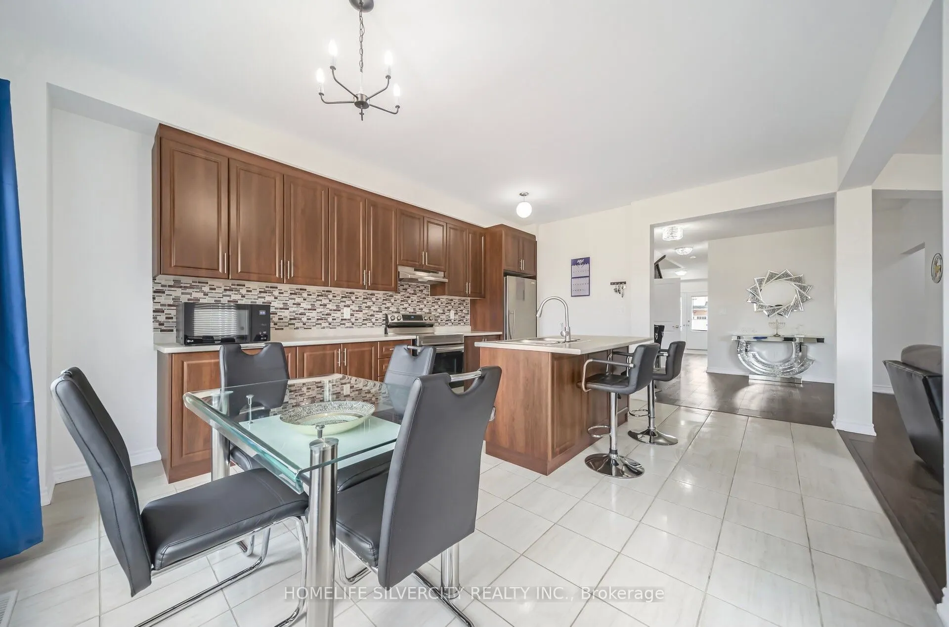 44 Cottonwood Crescent