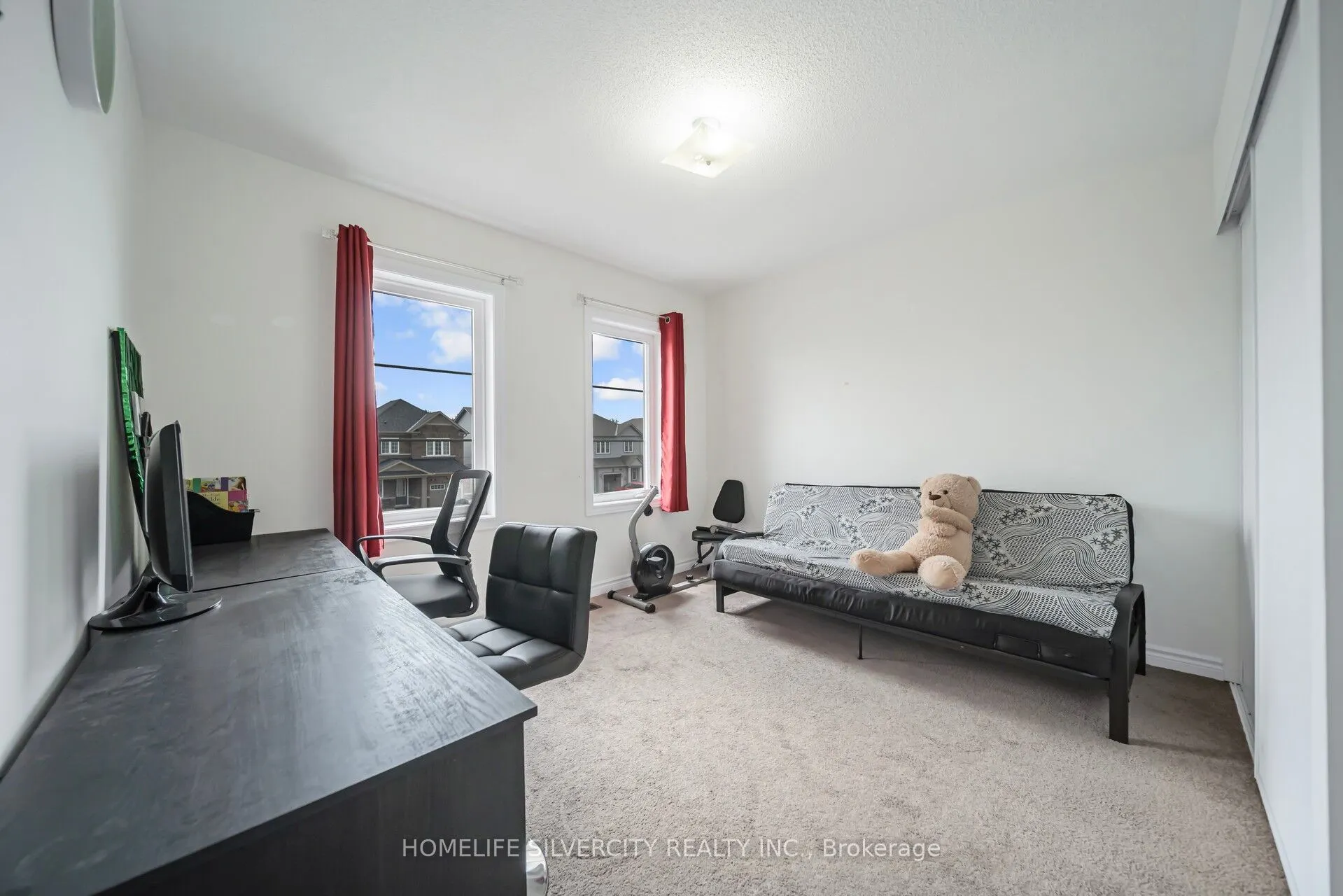 44 Cottonwood Crescent