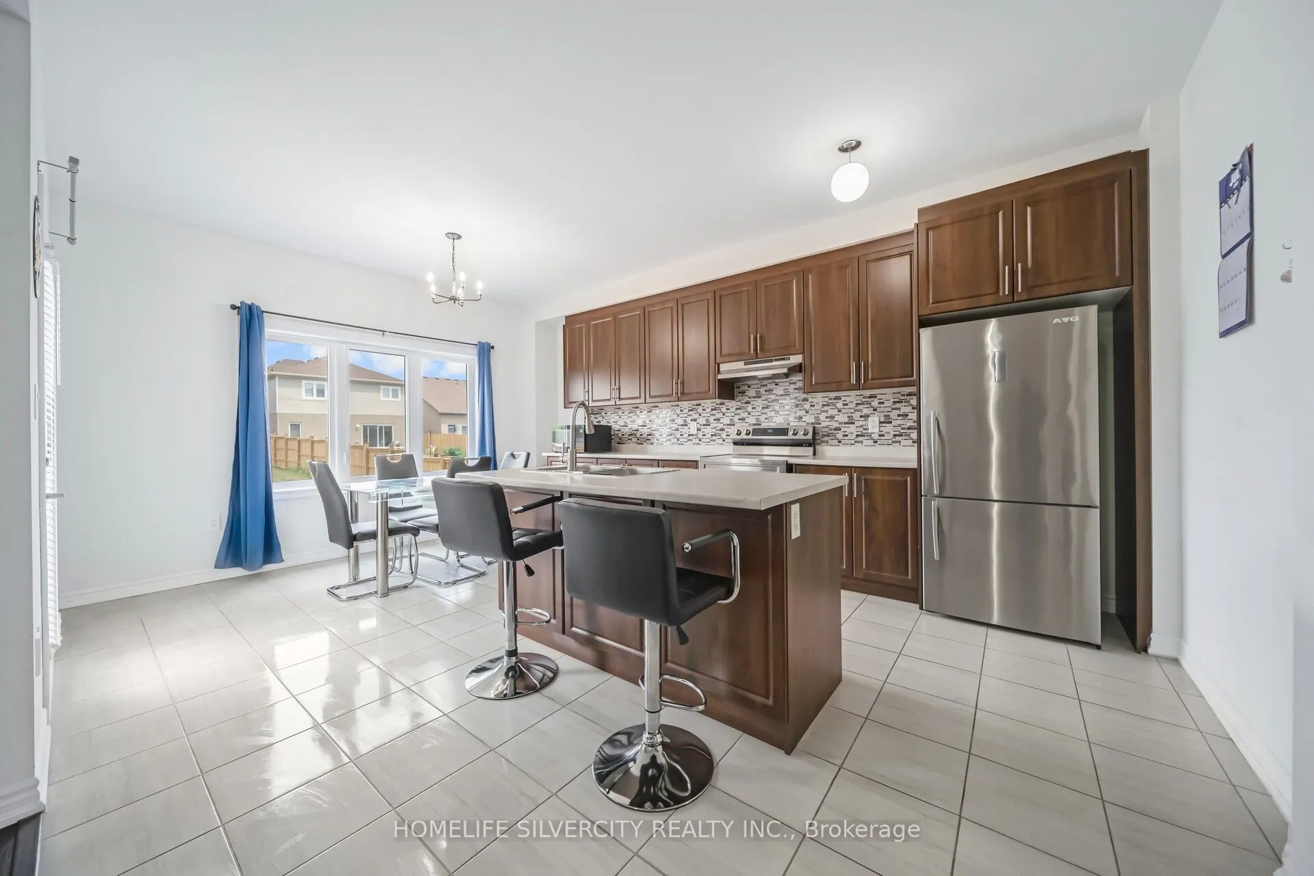 44 Cottonwood Crescent