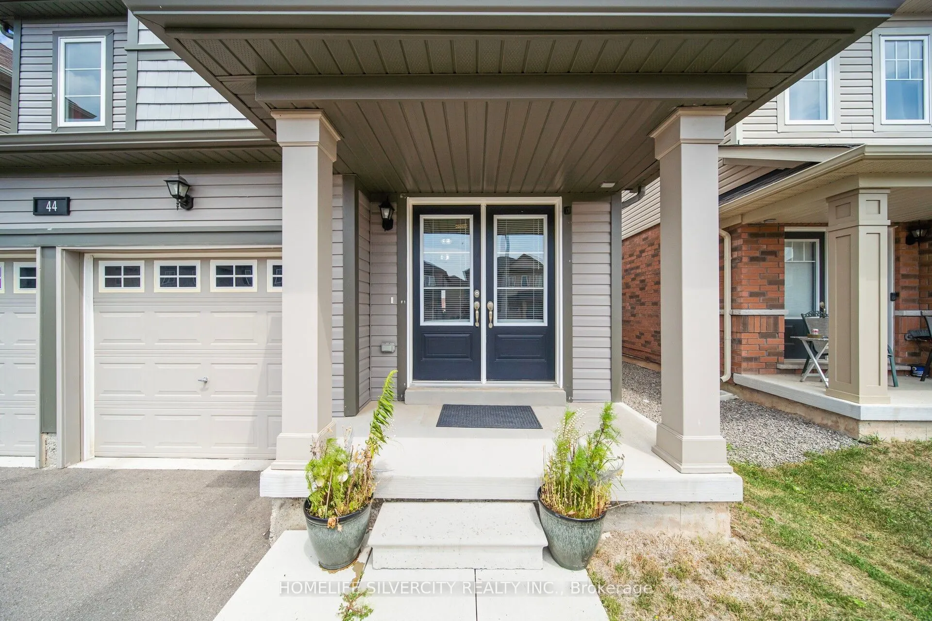 44 Cottonwood Crescent