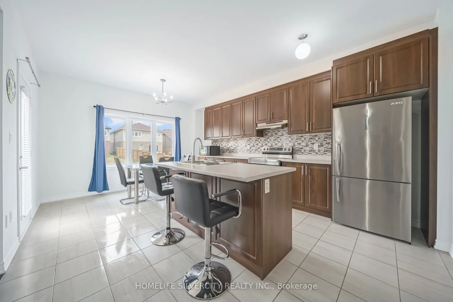 44 Cottonwood Crescent