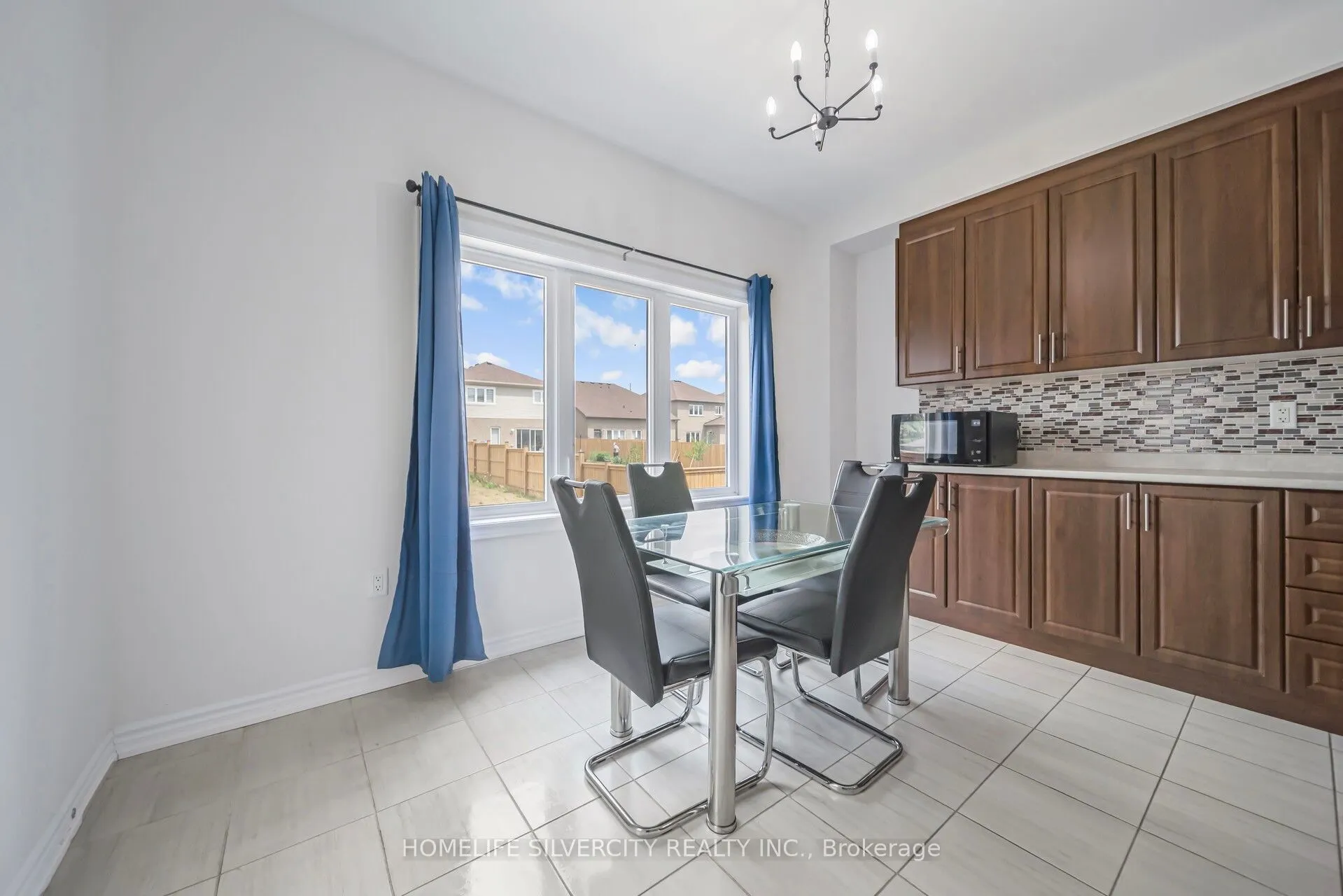 44 Cottonwood Crescent
