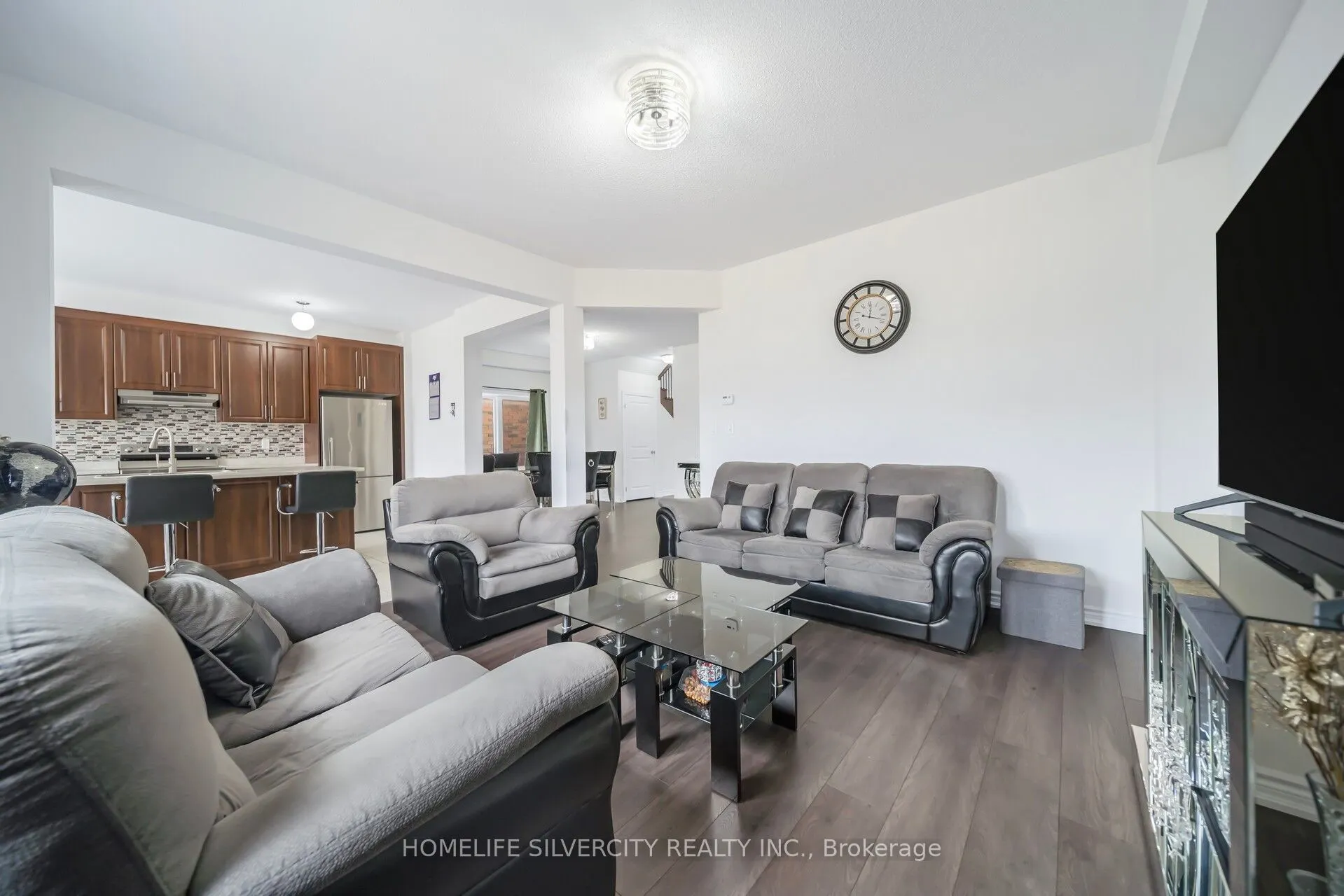 44 Cottonwood Crescent