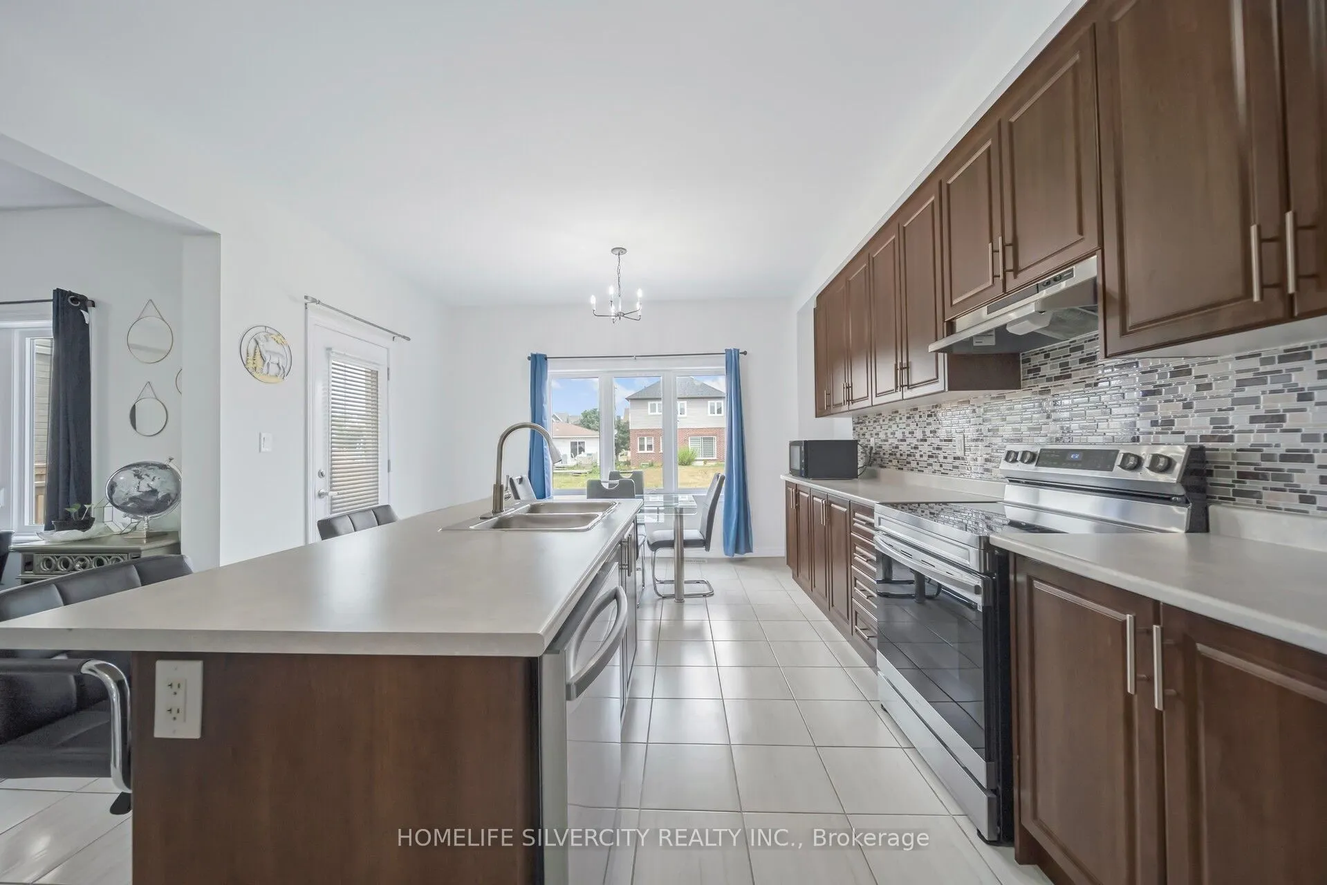 44 Cottonwood Crescent