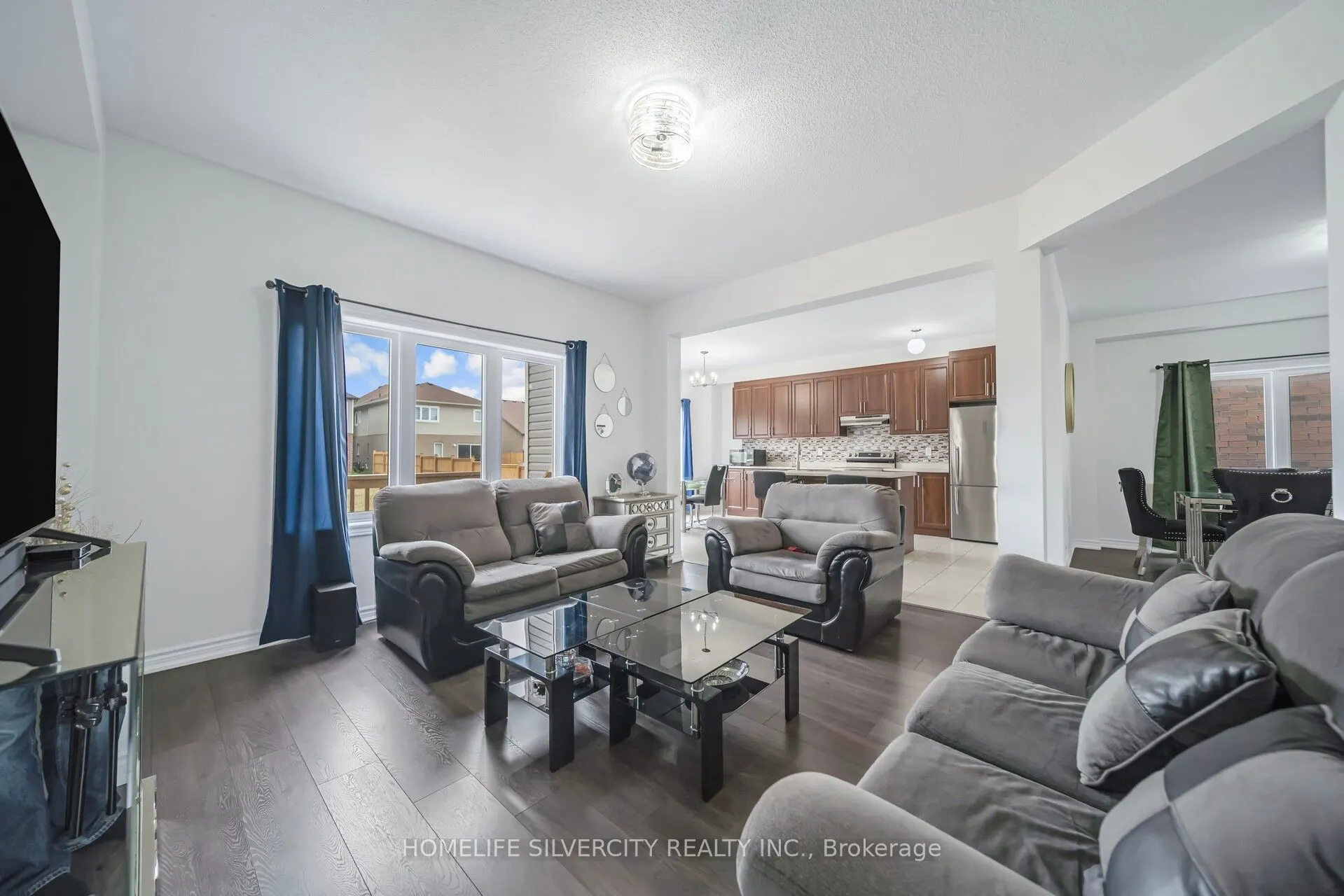 44 Cottonwood Crescent