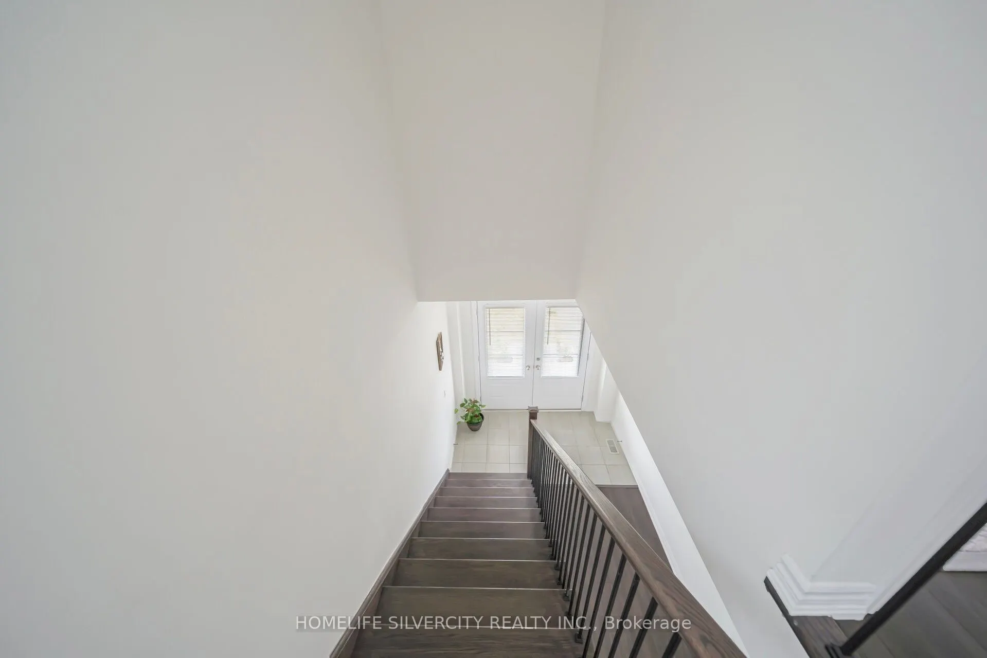 44 Cottonwood Crescent