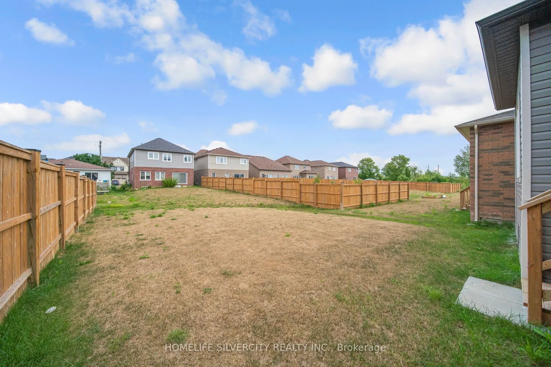 44 Cottonwood Crescent