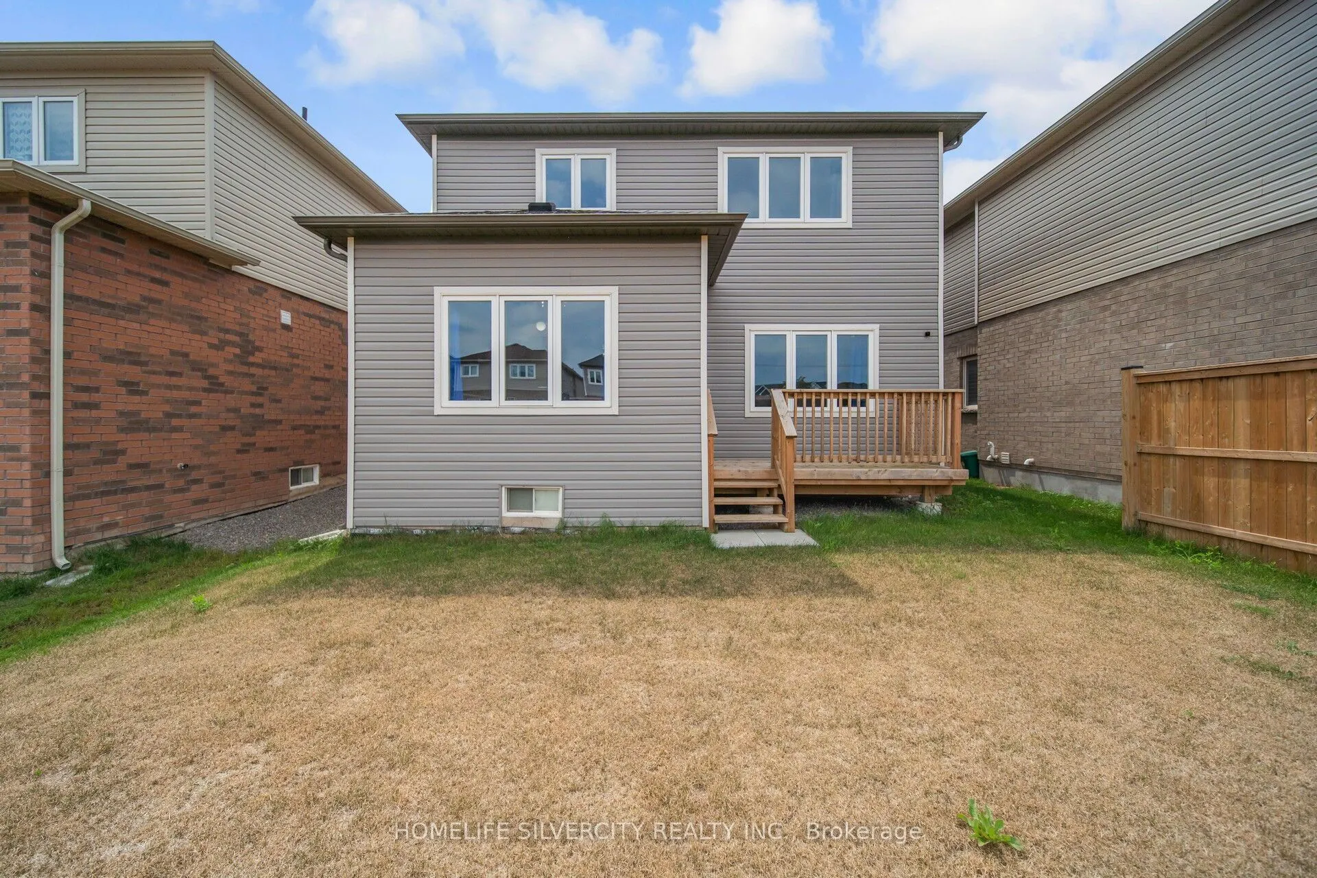 44 Cottonwood Crescent