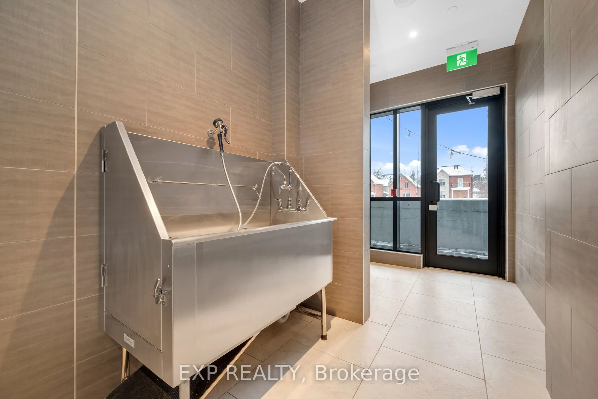 560 Rideau Street, #421