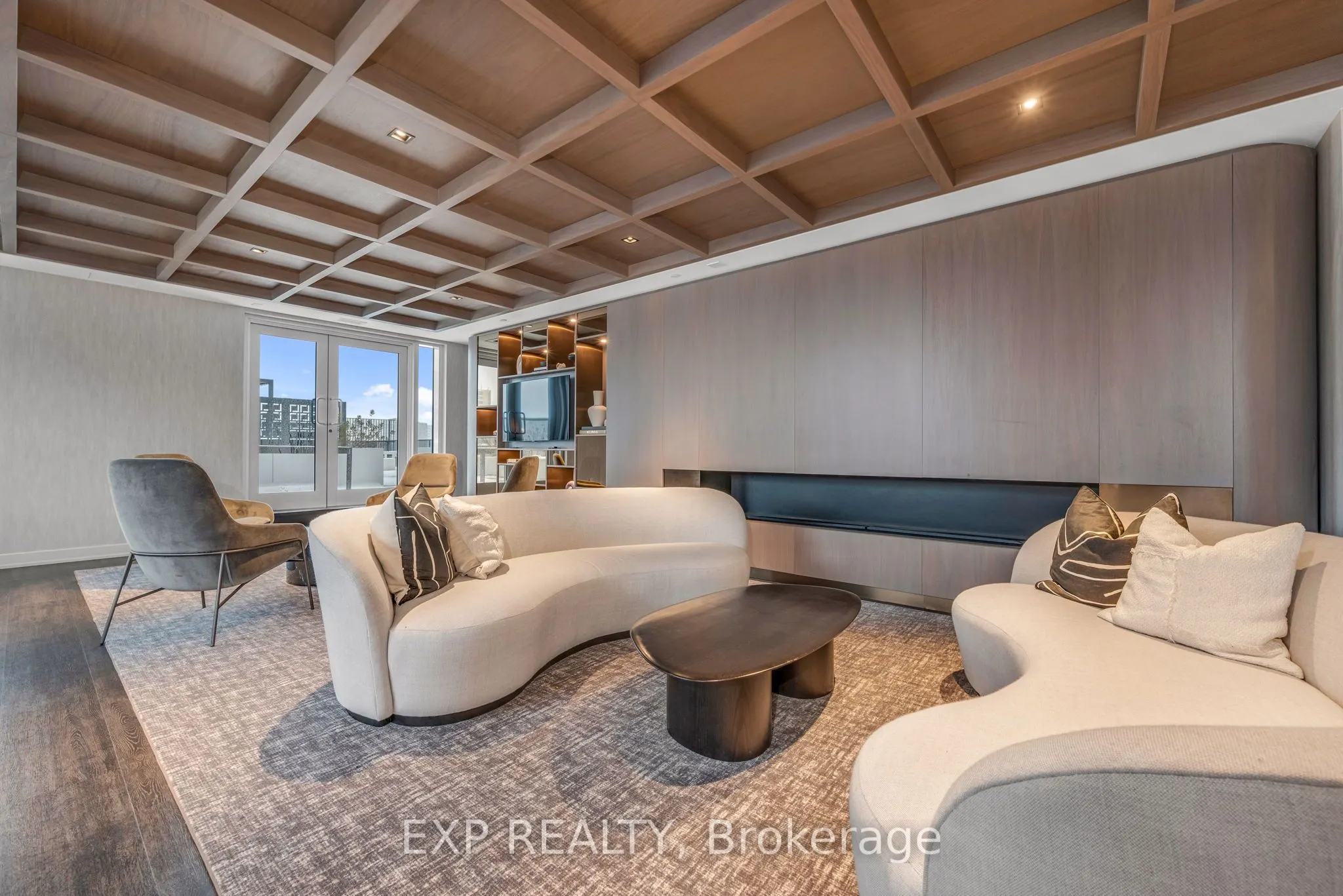 560 Rideau Street, #421