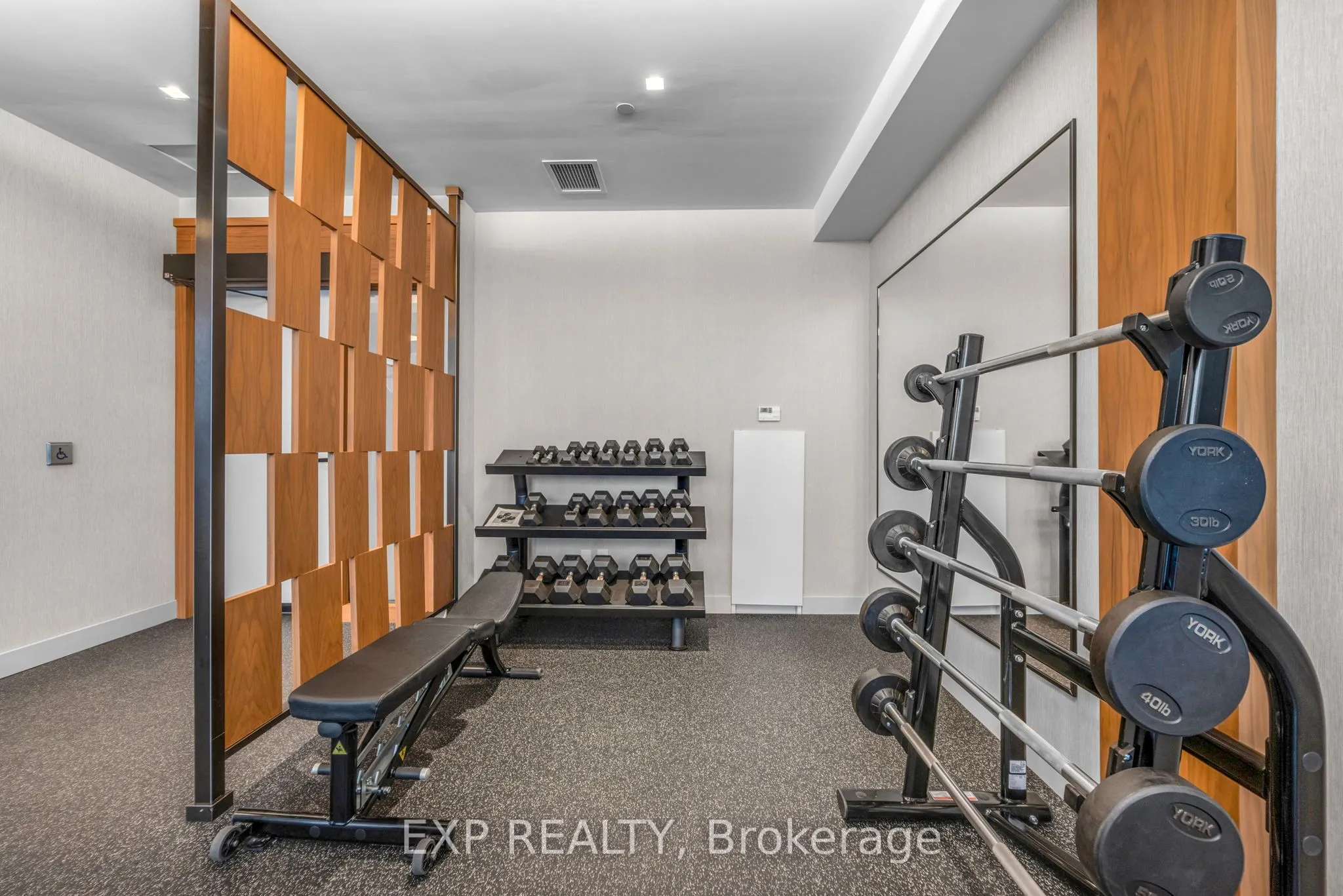 560 Rideau Street, #421