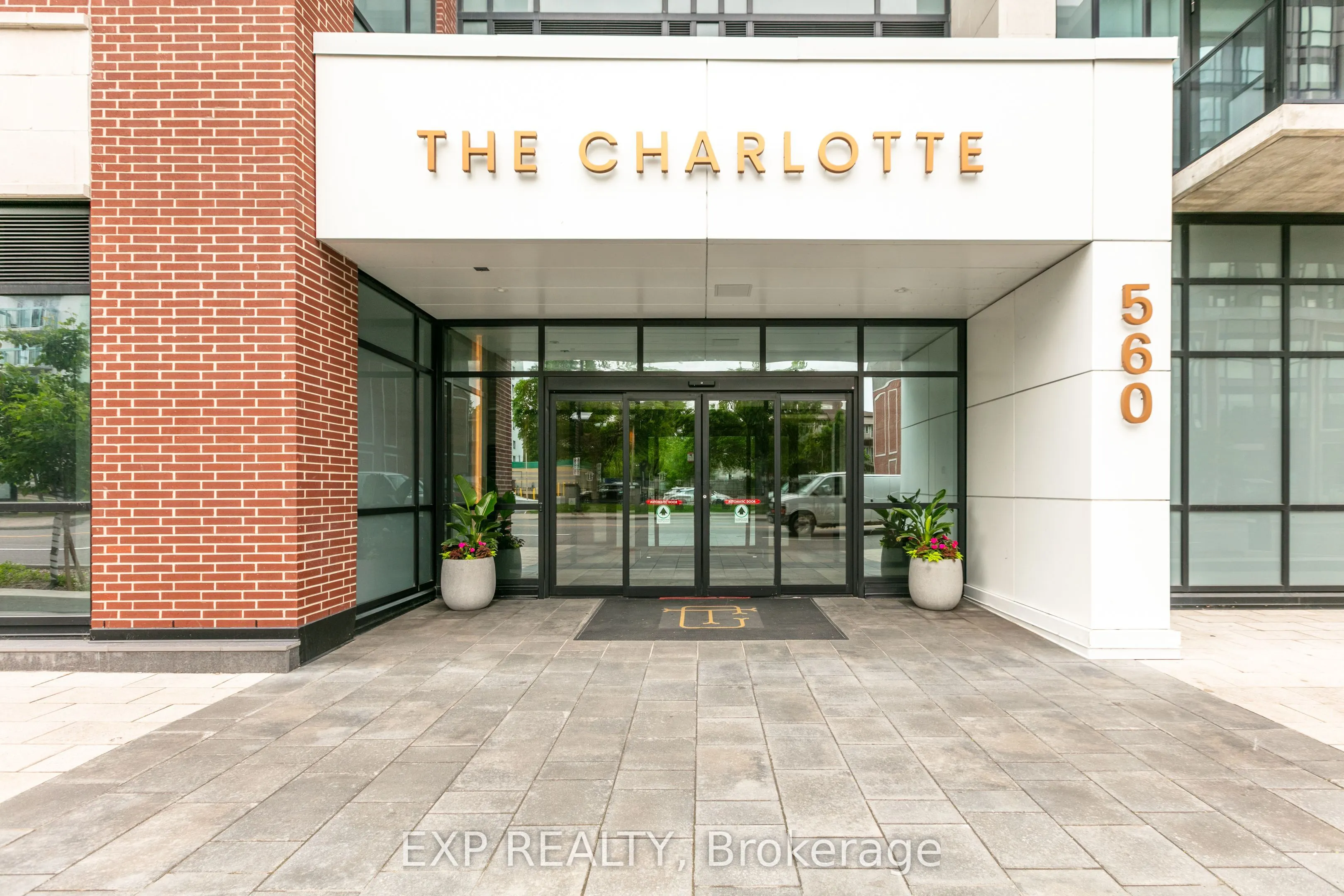 560 Rideau Street, #421