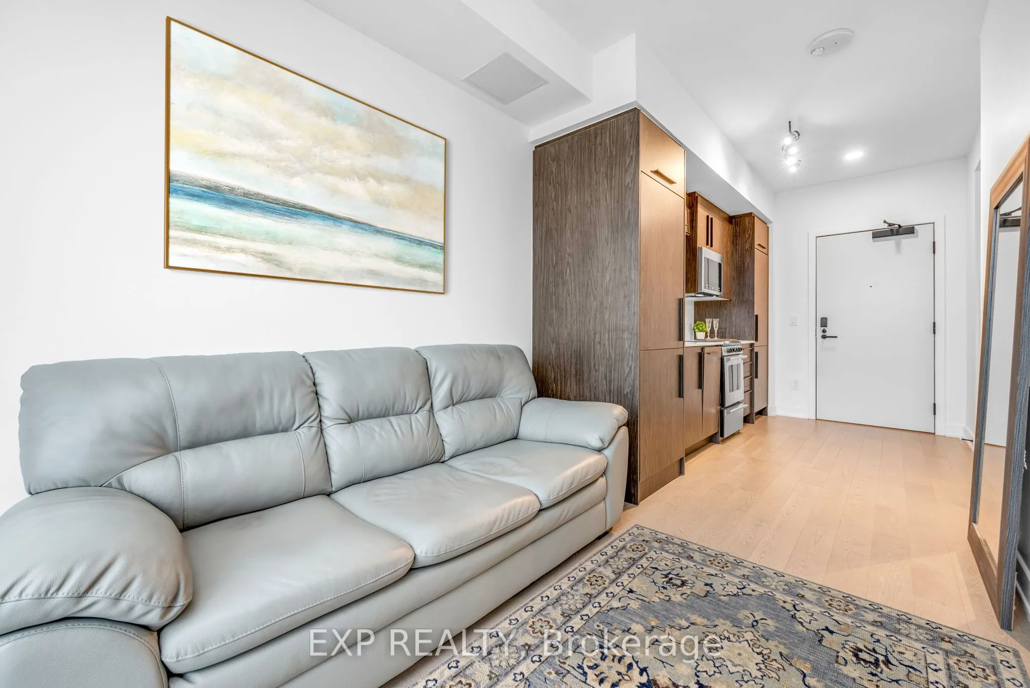 560 Rideau Street, #421