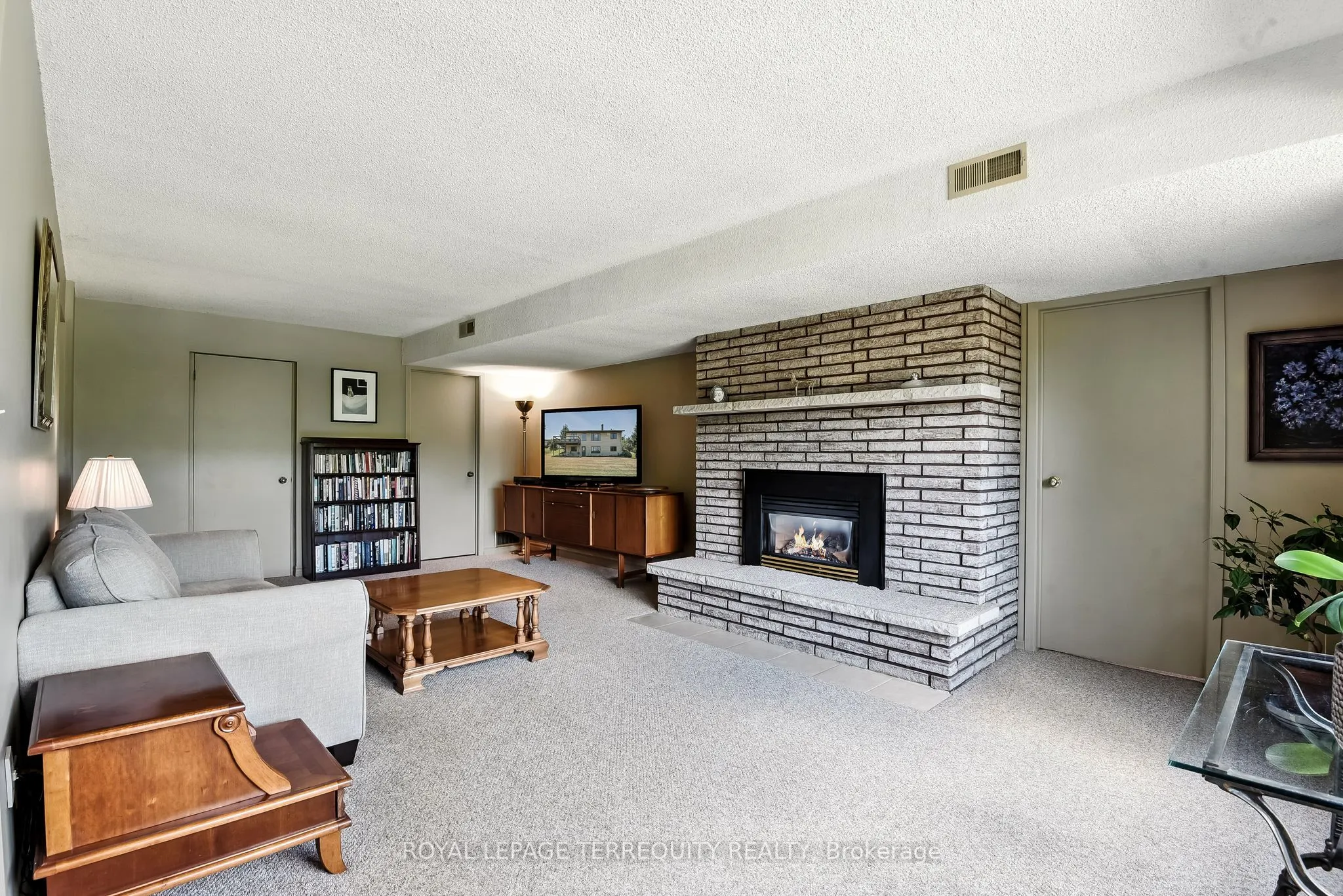 9 Concession Street W