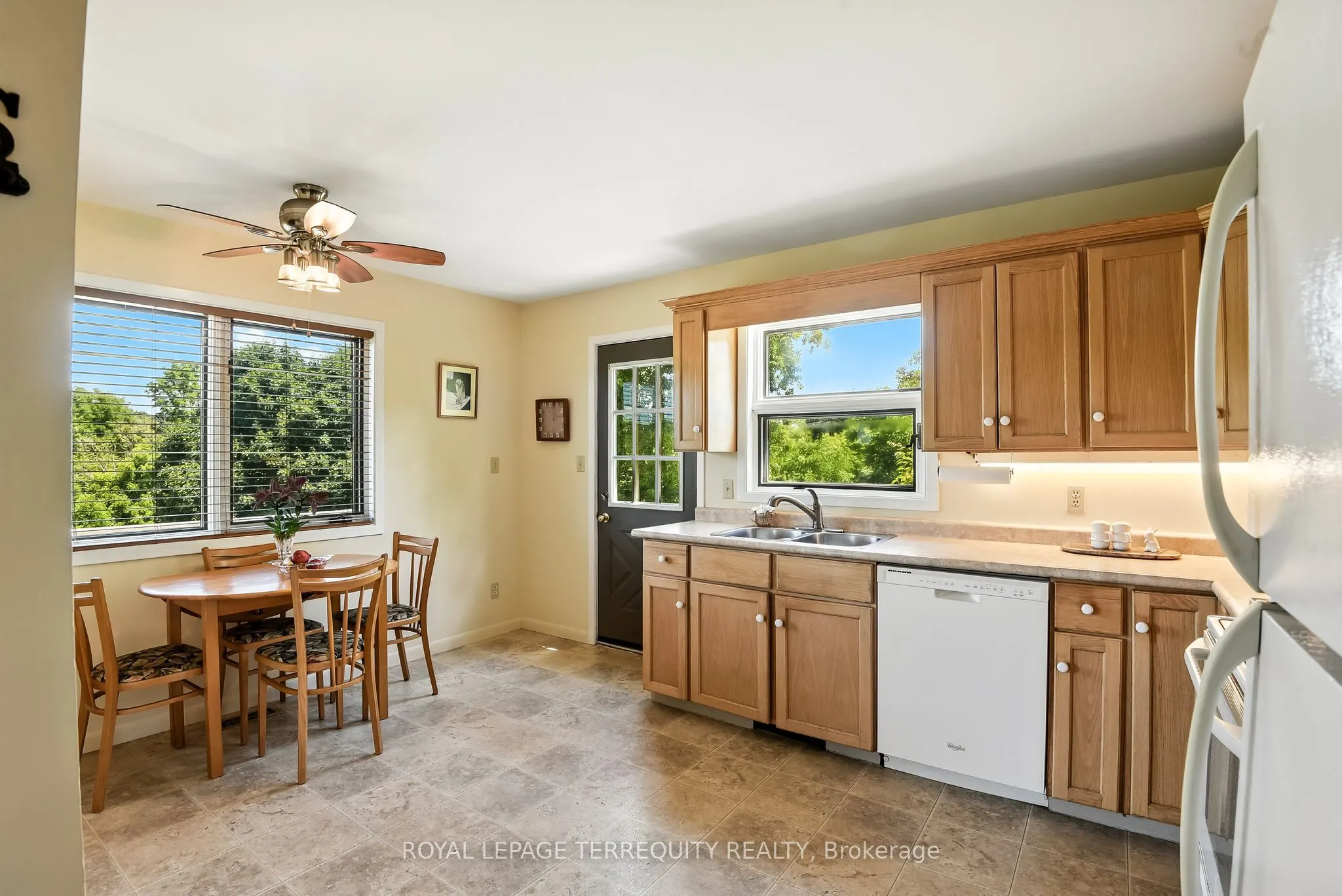9 Concession Street W
