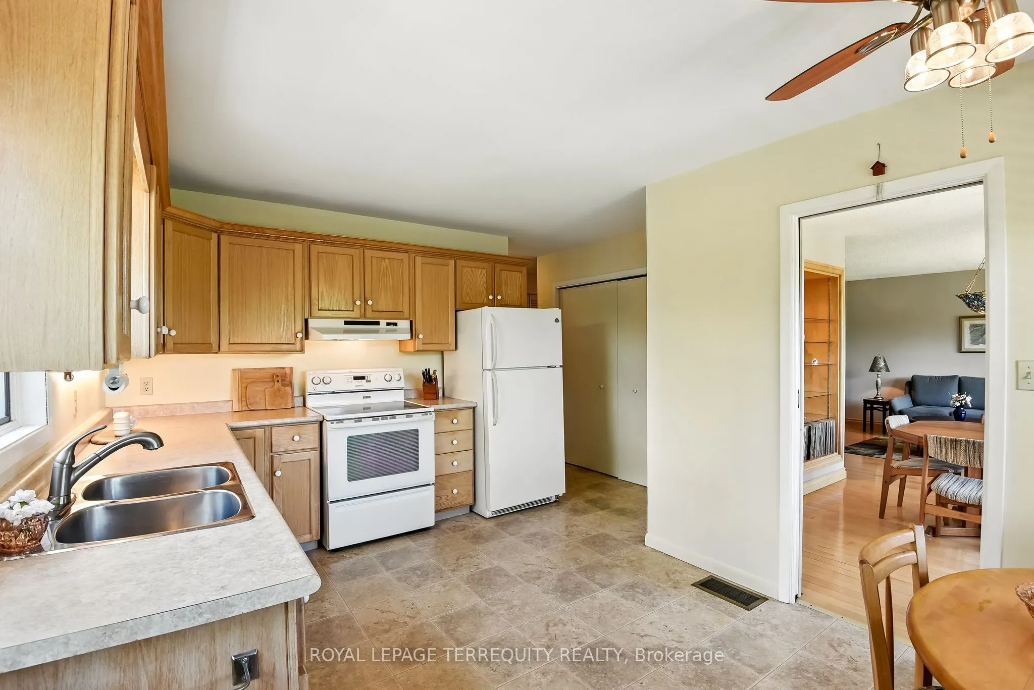 9 Concession Street W