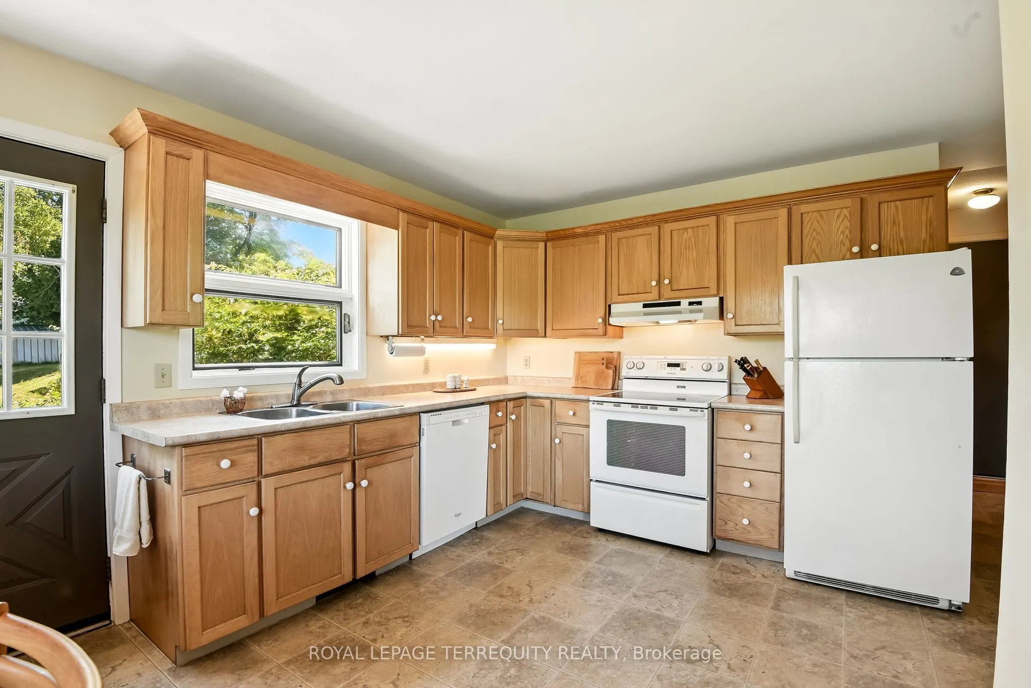 9 Concession Street W