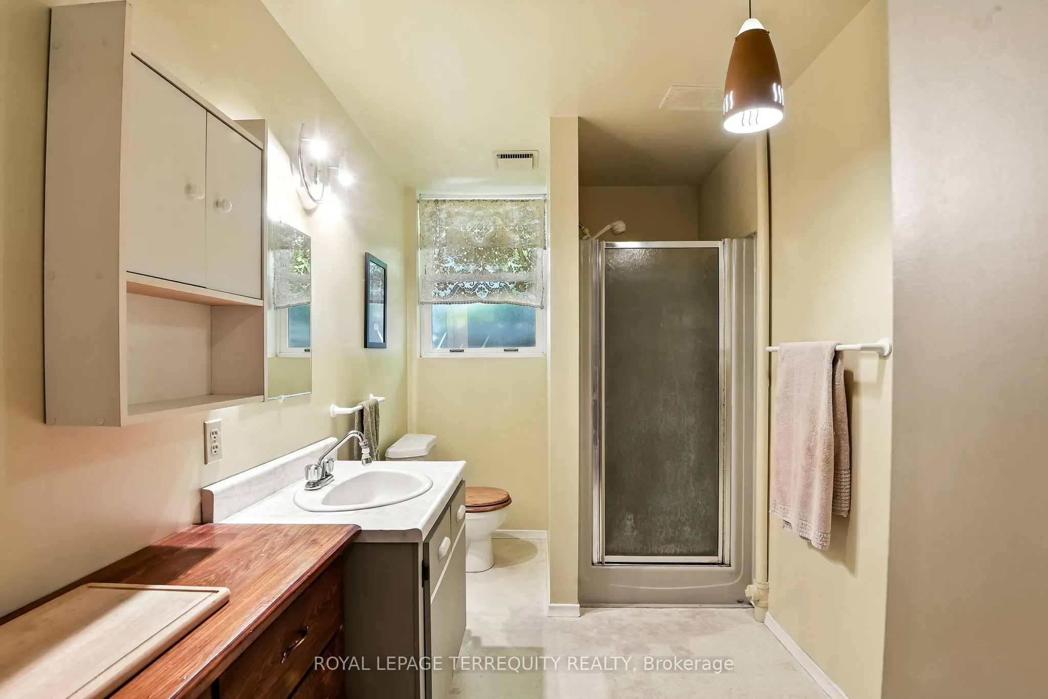 9 Concession Street W