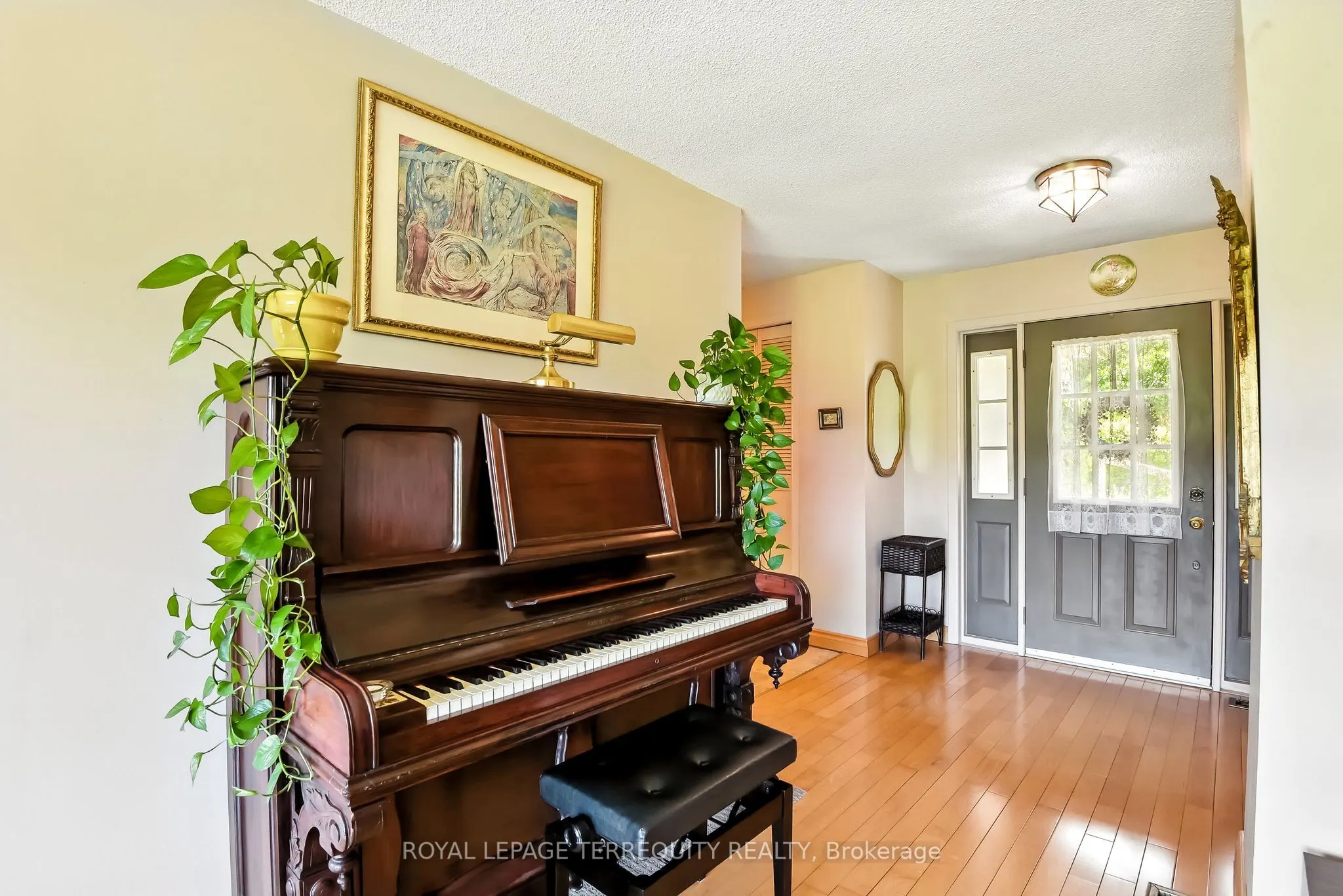 9 Concession Street W