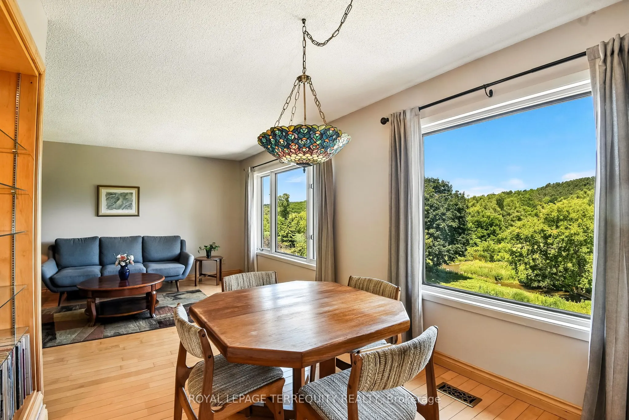 9 Concession Street W