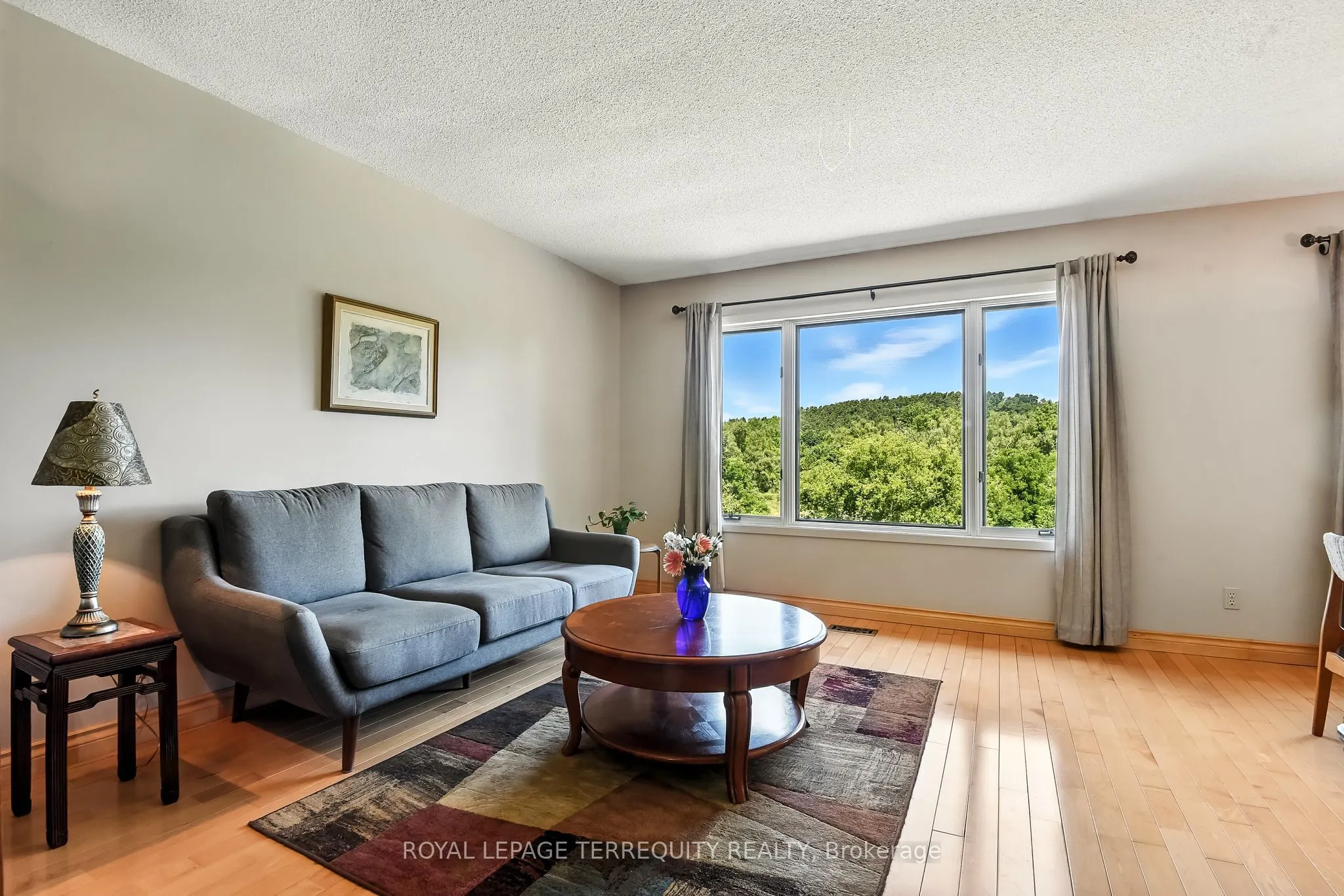9 Concession Street W