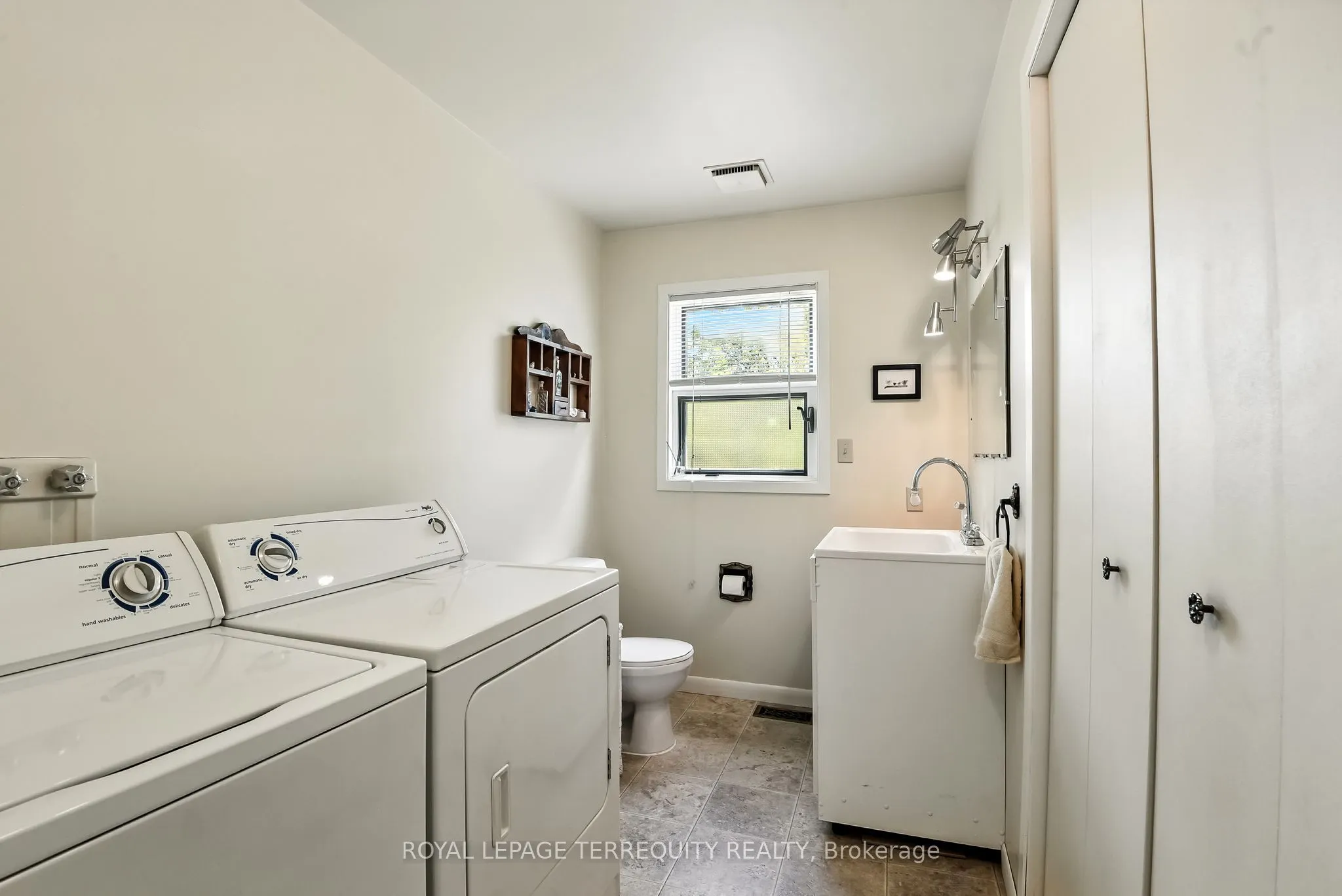 9 Concession Street W