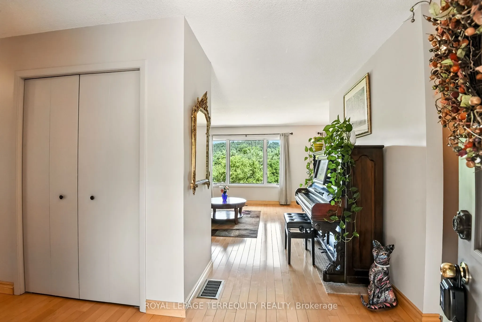 9 Concession Street W