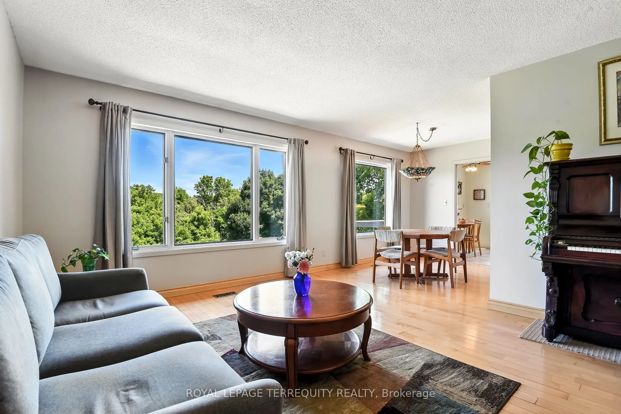 9 Concession Street W