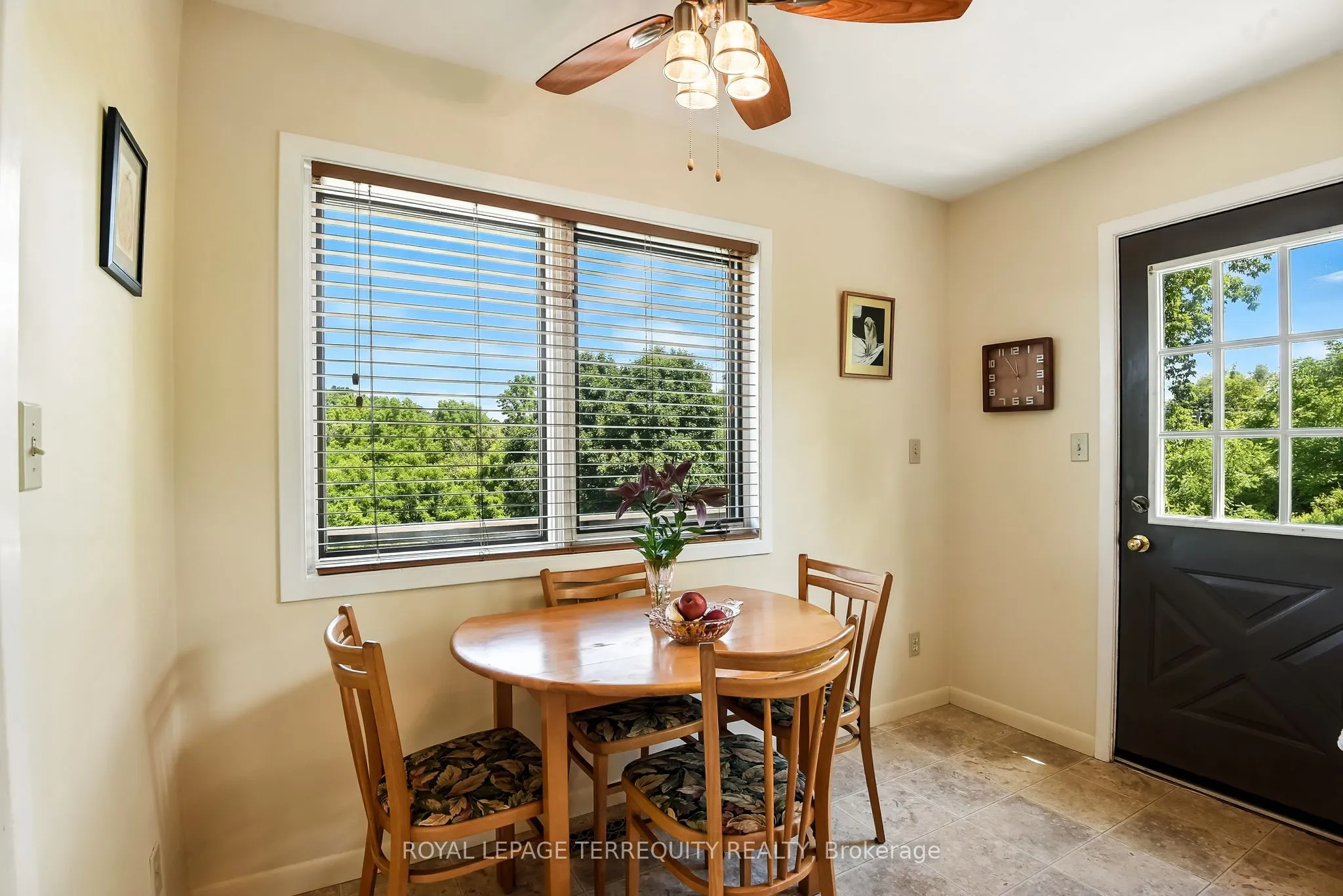 9 Concession Street W
