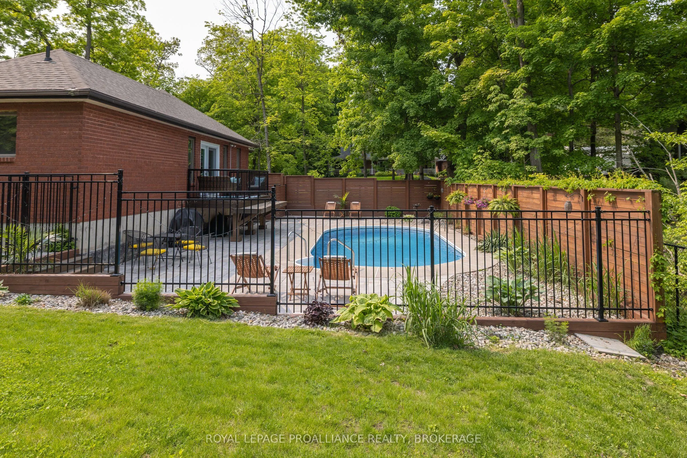 15 Forest Drive
