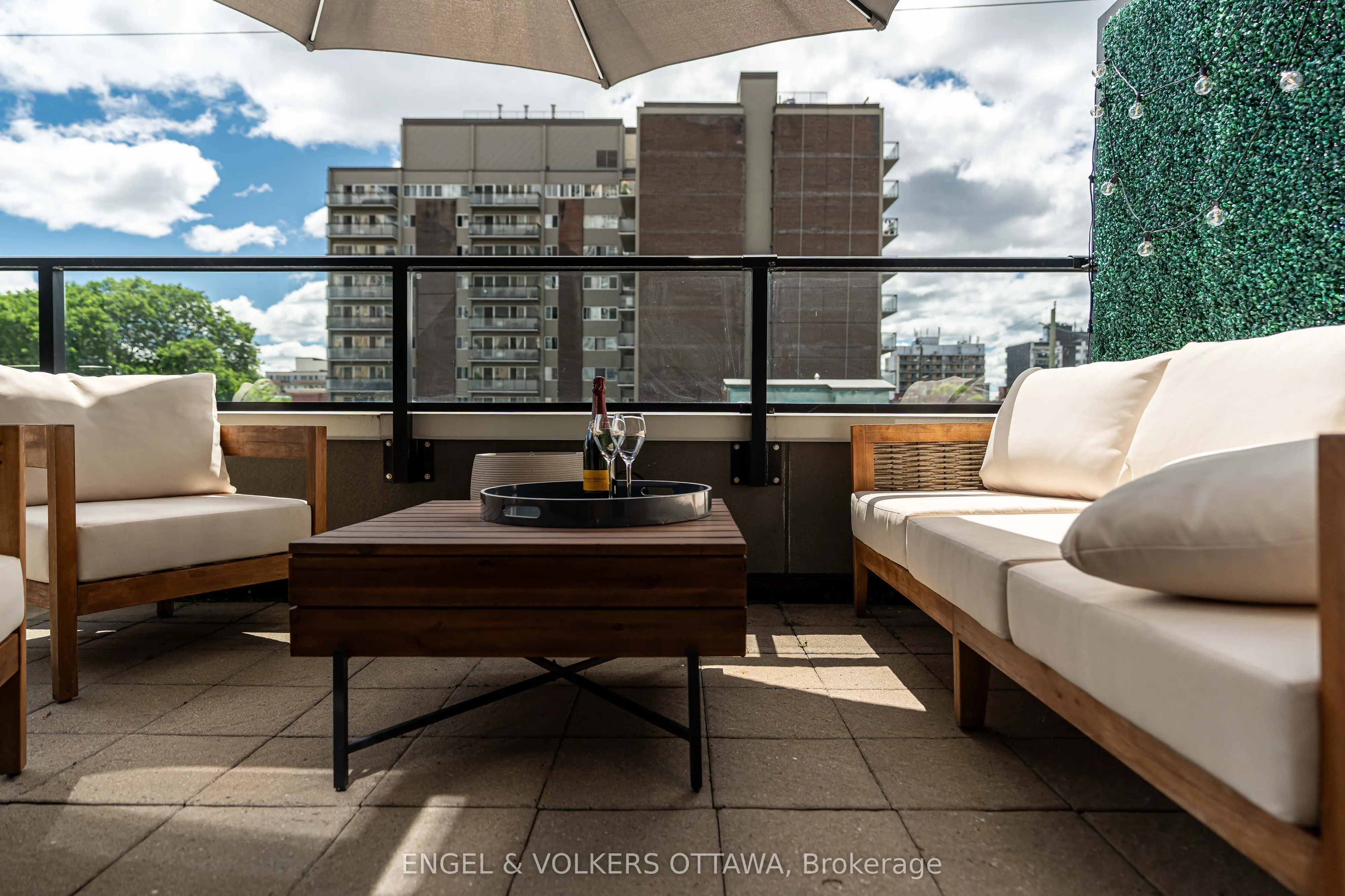 197 lisgar Street #218