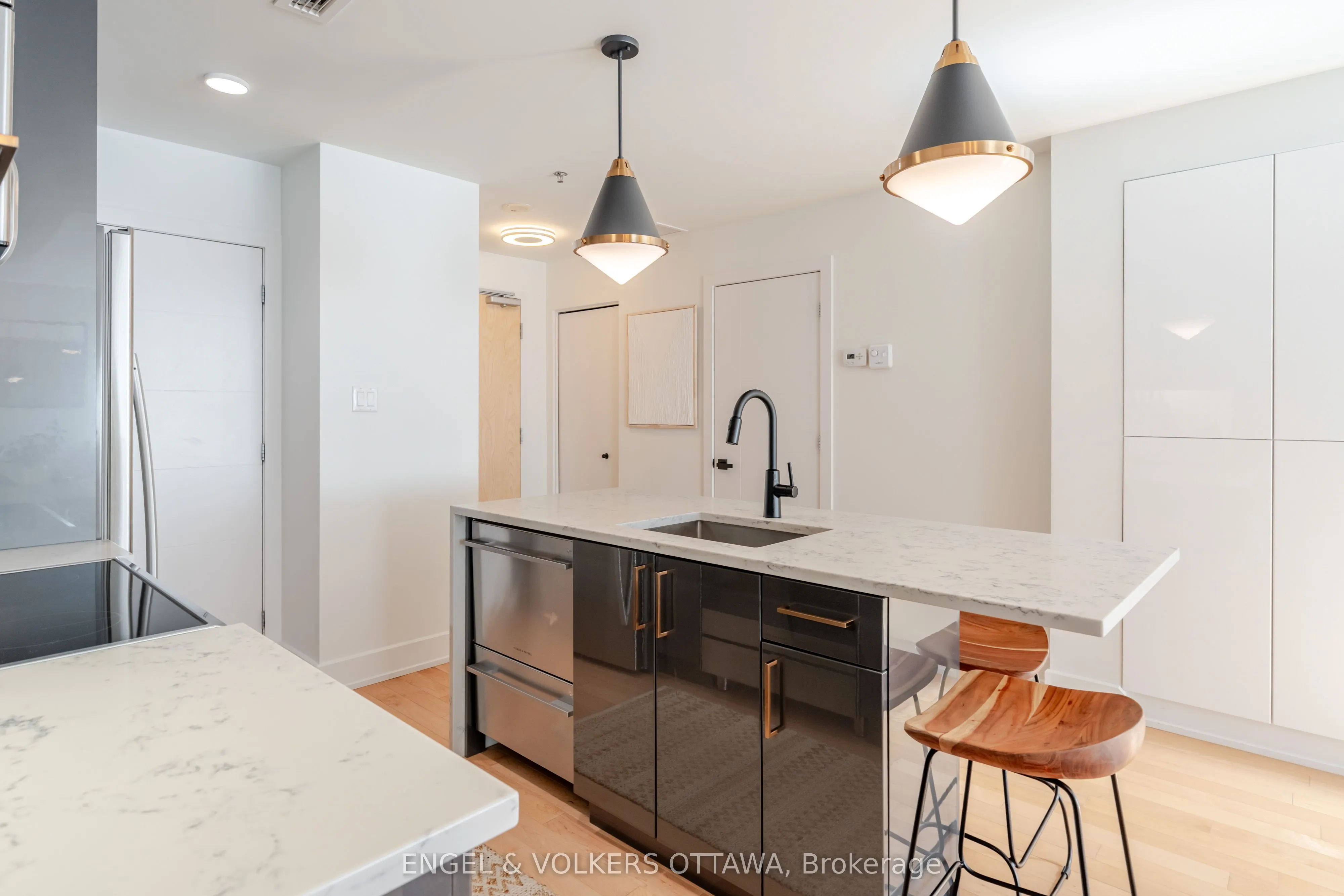 197 lisgar Street #218