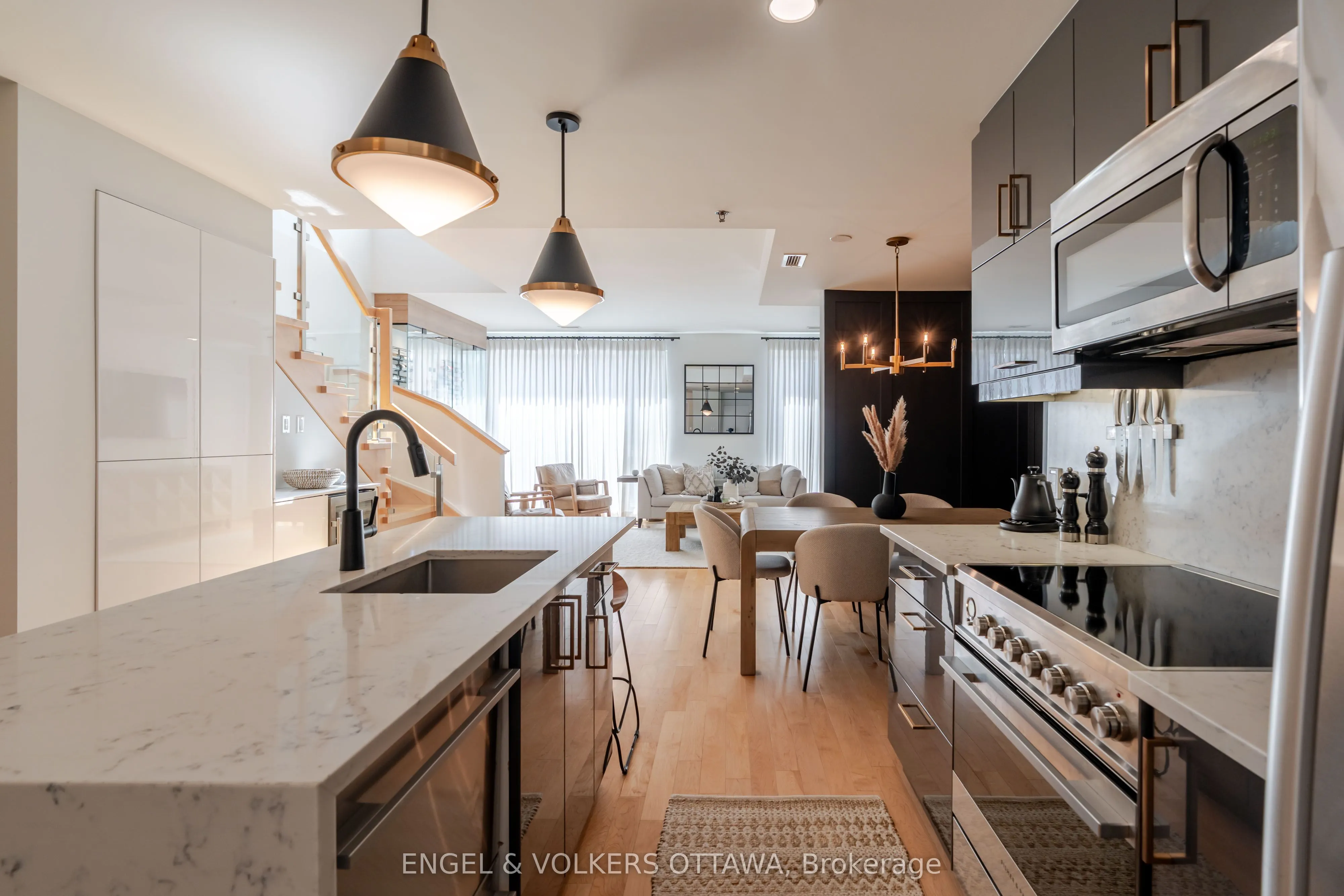197 lisgar Street #218