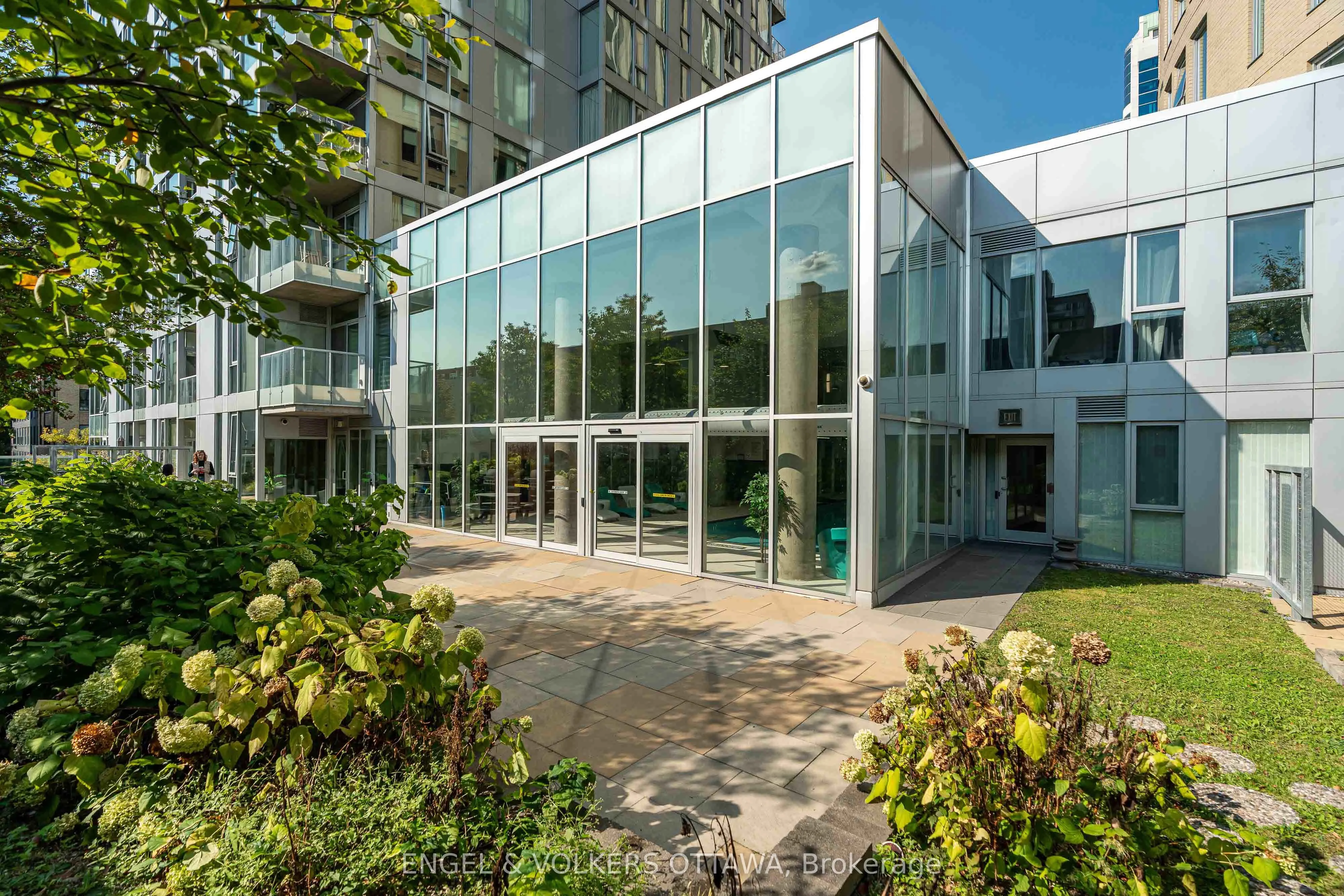 197 lisgar Street #218