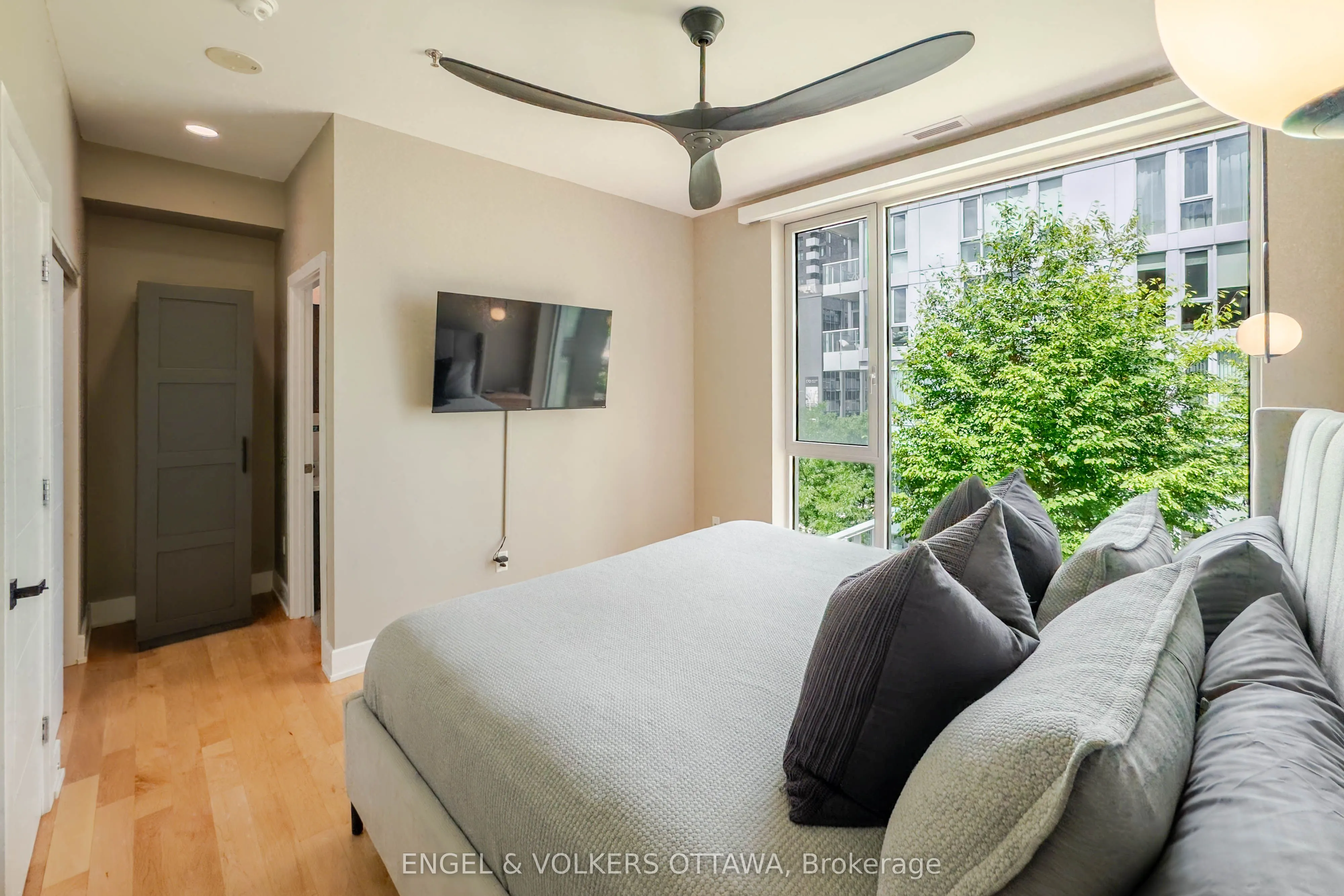 197 lisgar Street #218