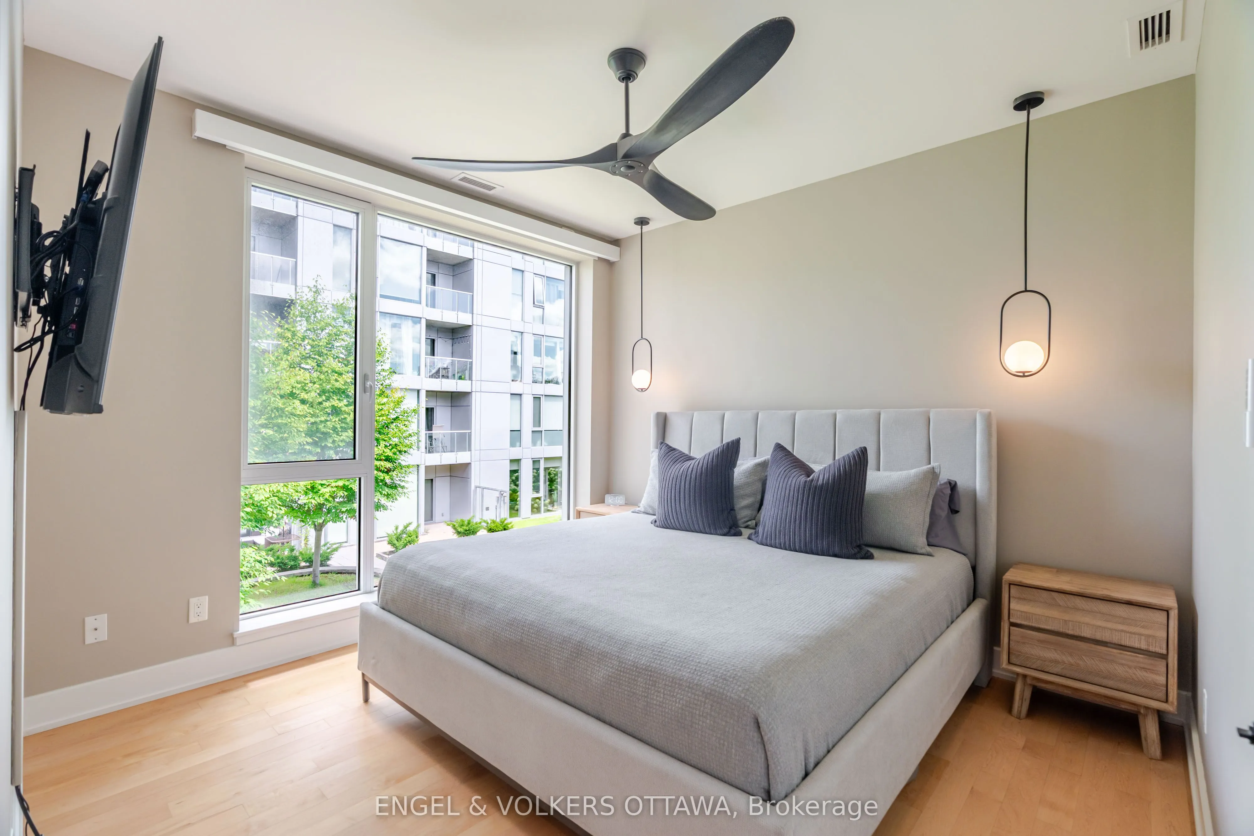 197 lisgar Street #218