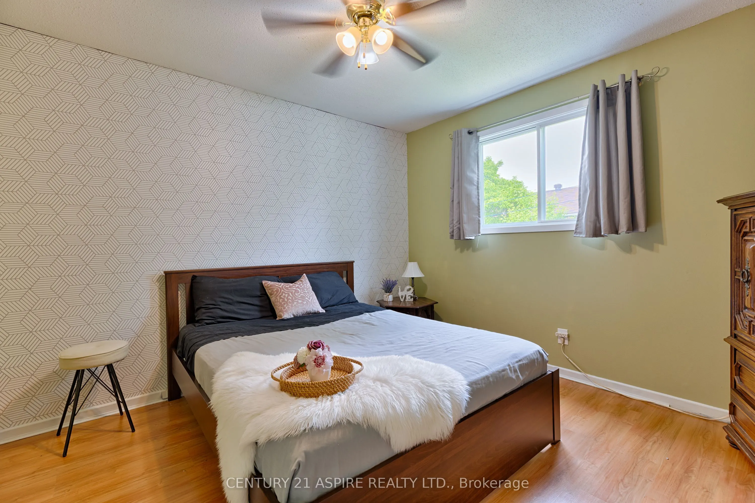 123 Ellis Avenue